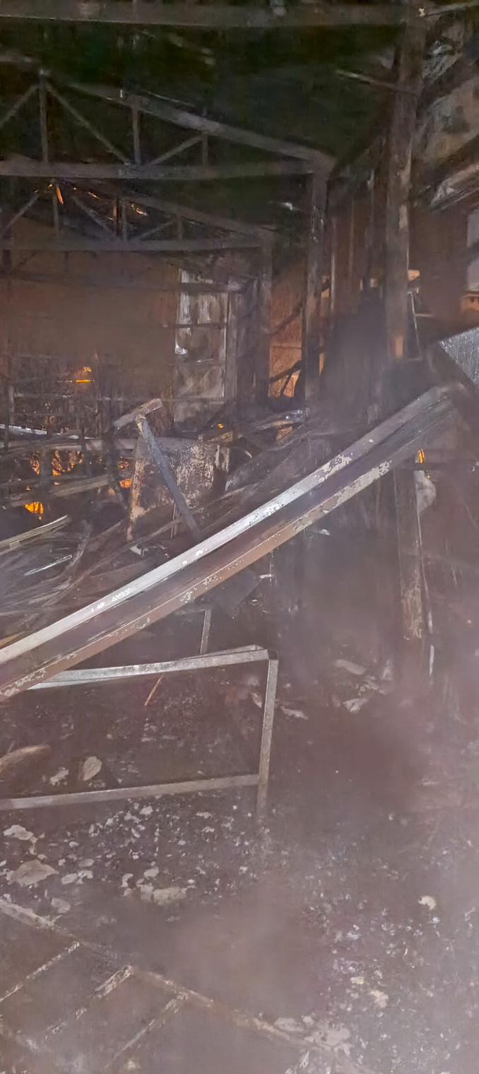 Van&rsquo;da iş yerindeki yangında 1 kişi yaralandı, 2 kişi dumandan etkilendi
