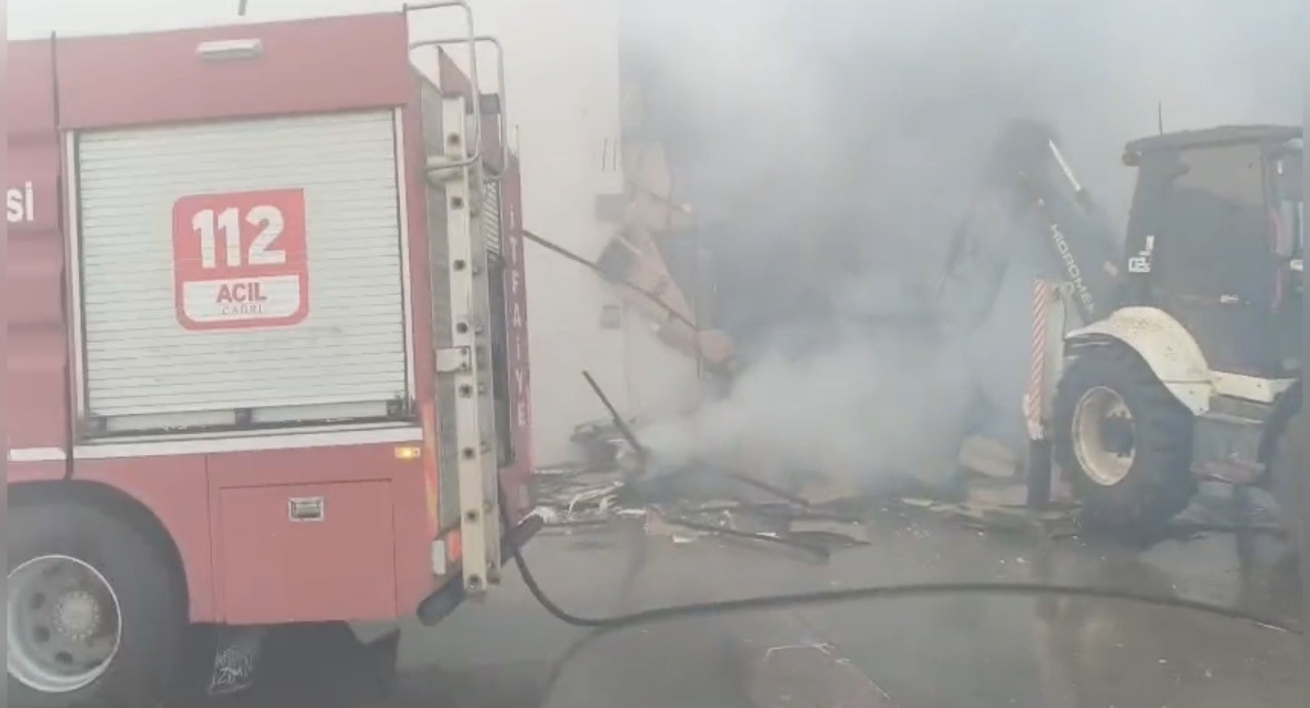 Gaziantep&rsquo;te biber fabrikasında korkutan yangın
