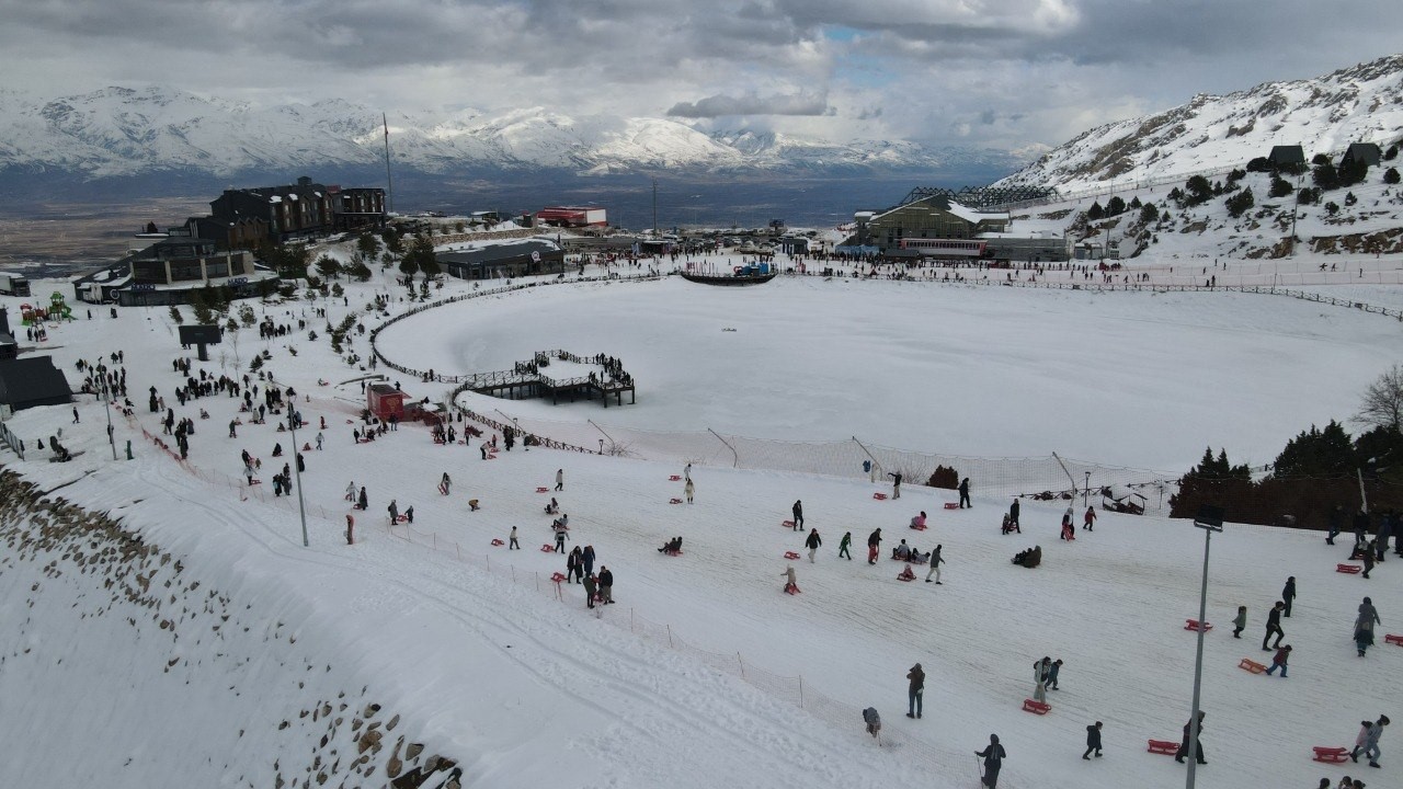 Türkiye’nin en uzun pistinde yoğunluk havadan görüntülendi