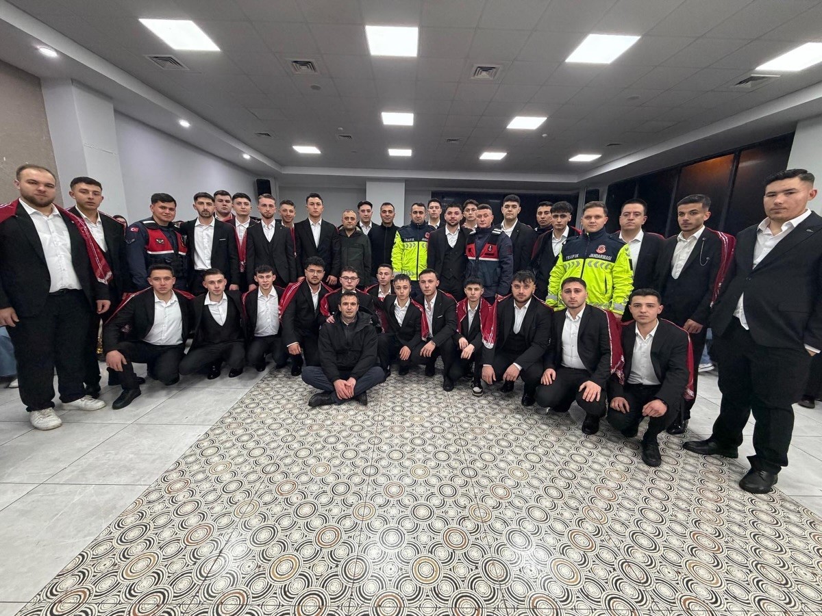 Bilecik’te jandarma 30 genç için toplu asker eğlencesi düzenledi