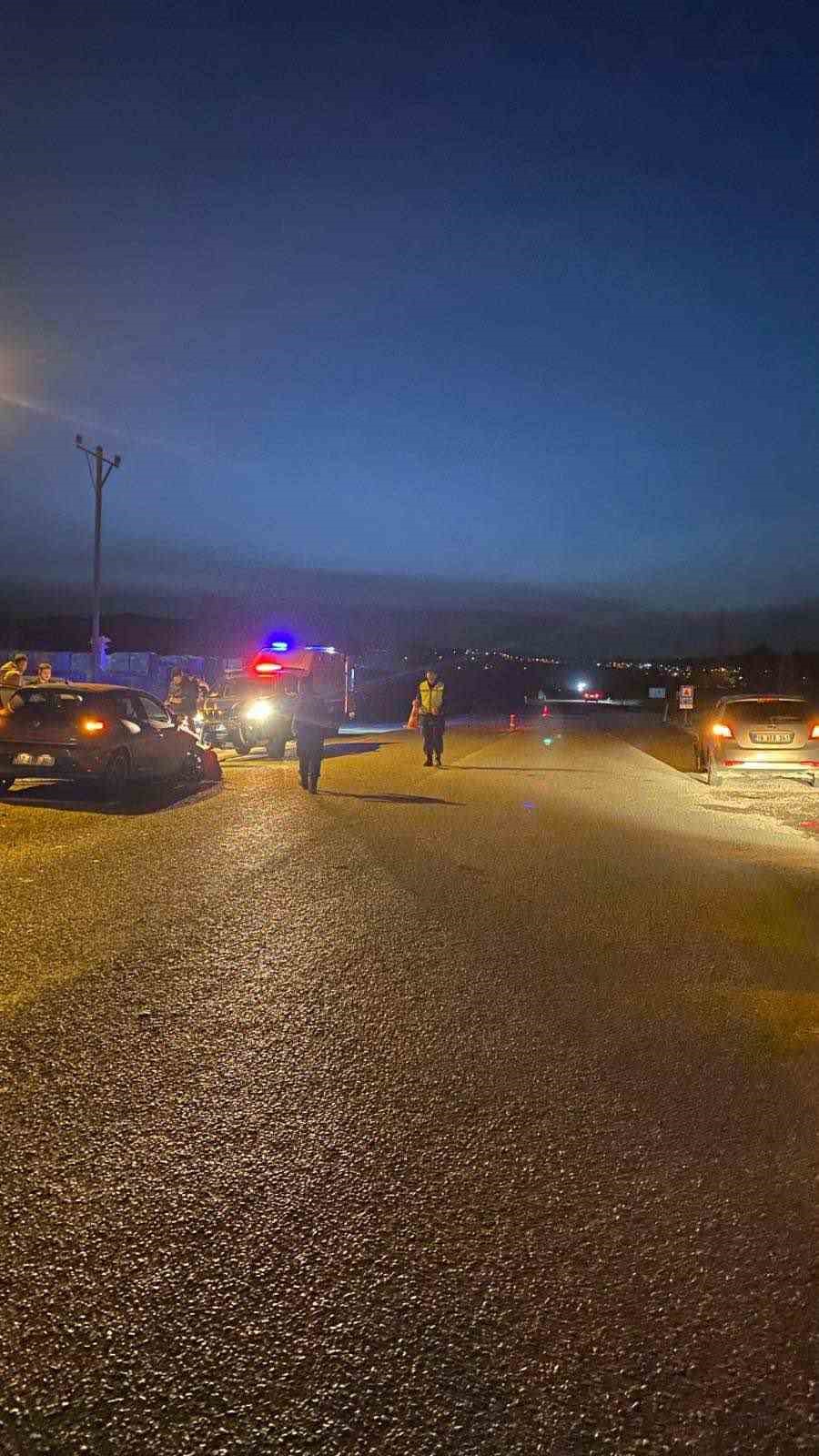 Bilecik’te iki araç çarpıştı: 3 yaralı