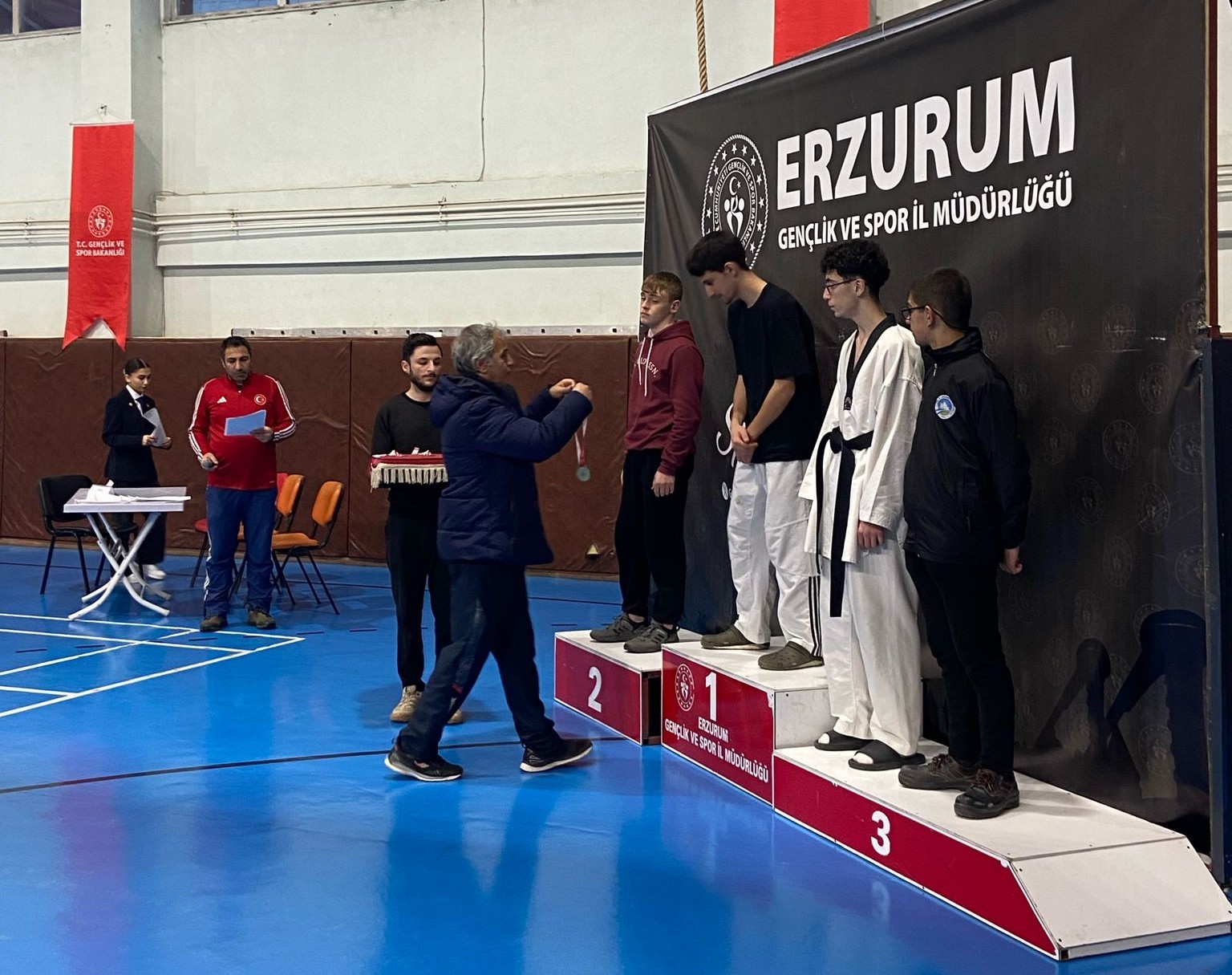 Oltulu taekwondocular Erzurum&rsquo;dan madalyayla d&ouml;nd&uuml;
