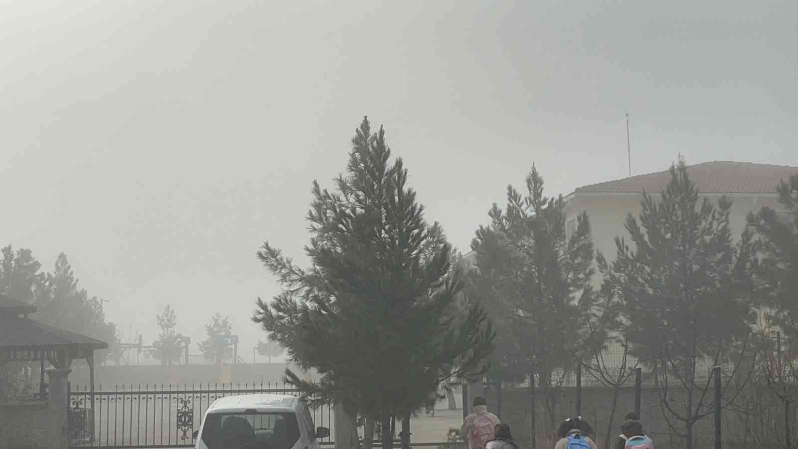 Batman&rsquo;da sis etkili oldu, g&ouml;r&uuml;ş mesafesi d&uuml;şt&uuml;
