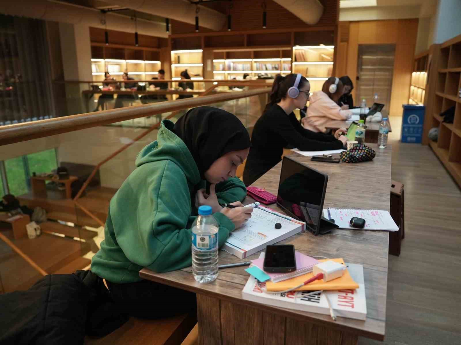 Kütüphaneler sahura kadar açık olacak