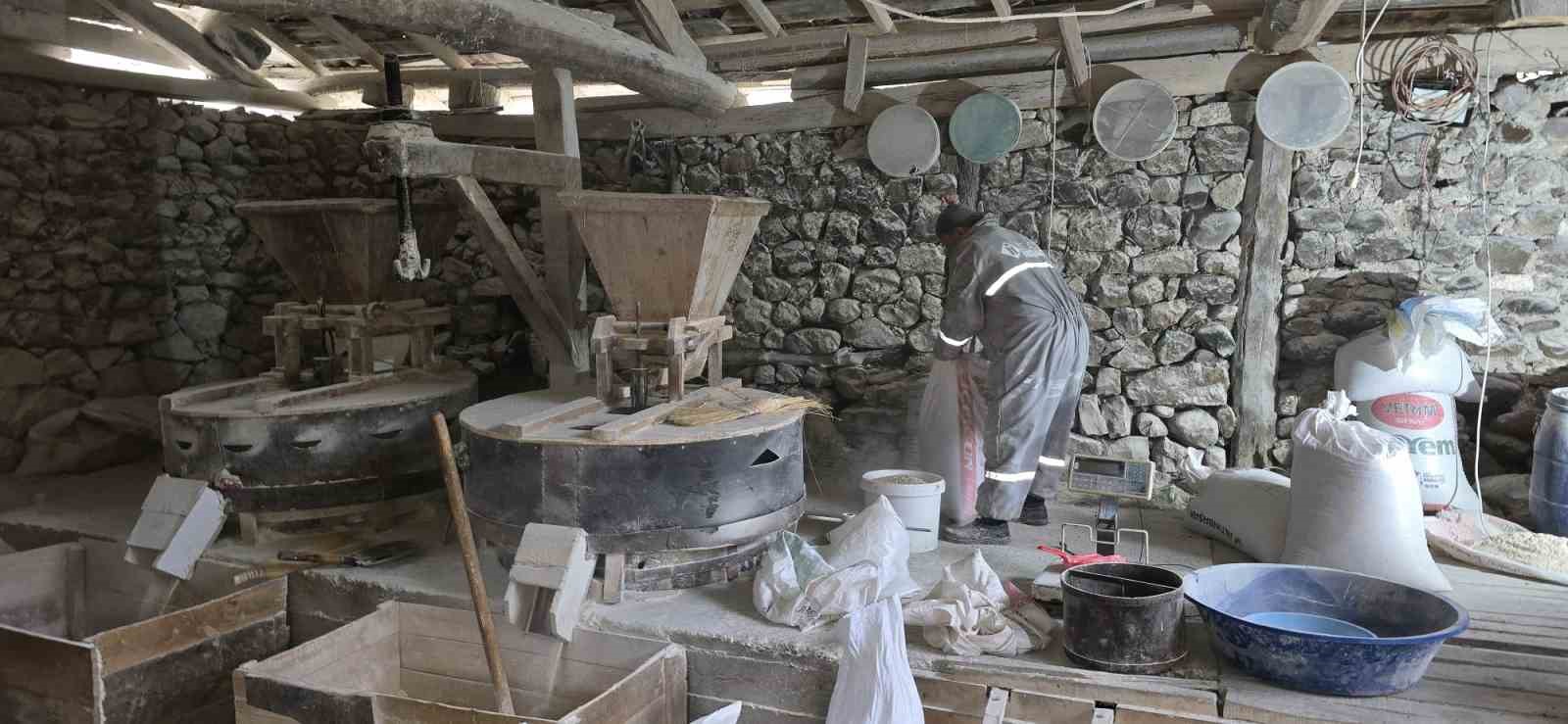 Tarihi değirmen suyun gücüyle 300 yıldır ayakta