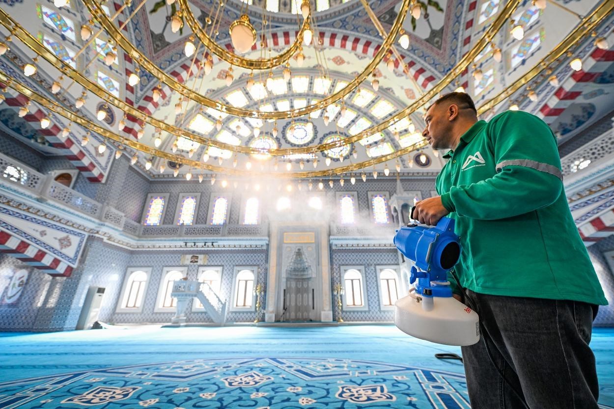 Mersin’in 13 ilçesinde ibadethaneler Ramazan’a hazırlanıyor