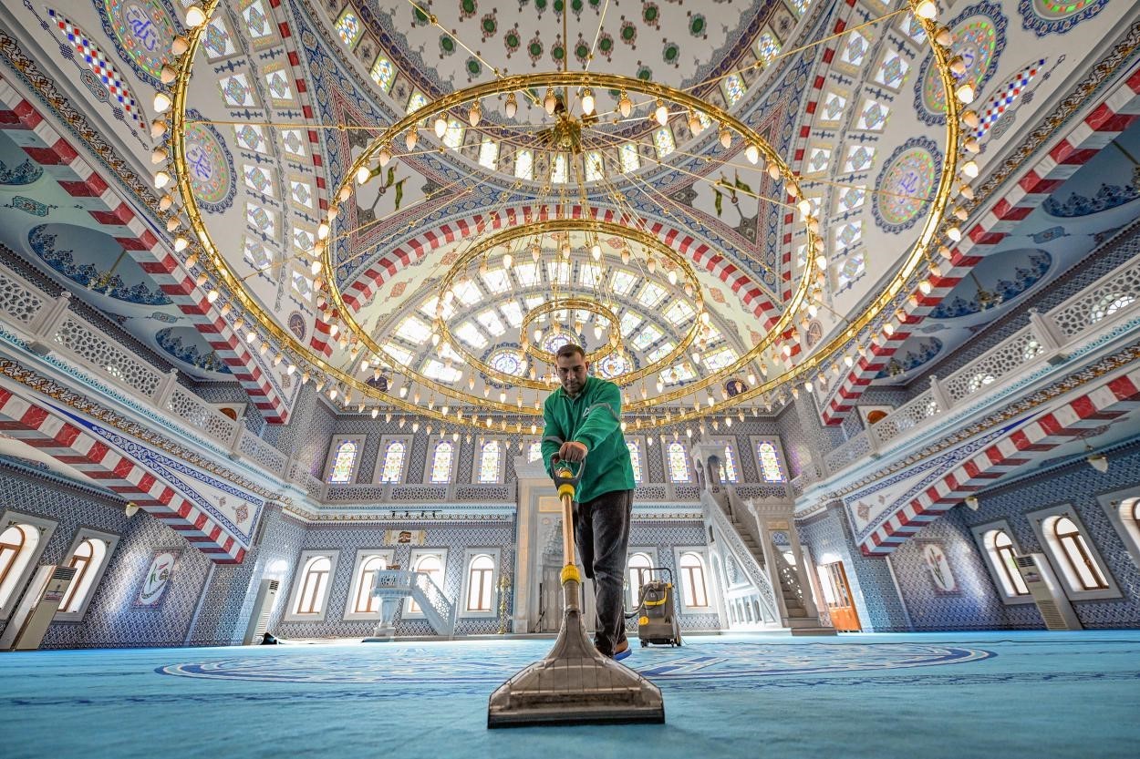 Mersin’in 13 ilçesinde ibadethaneler Ramazan’a hazırlanıyor