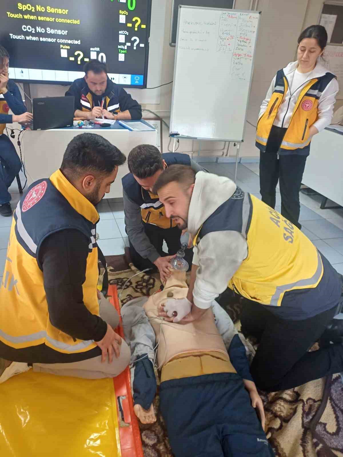 112 personeli eğitimden ge&ccedil;ti
