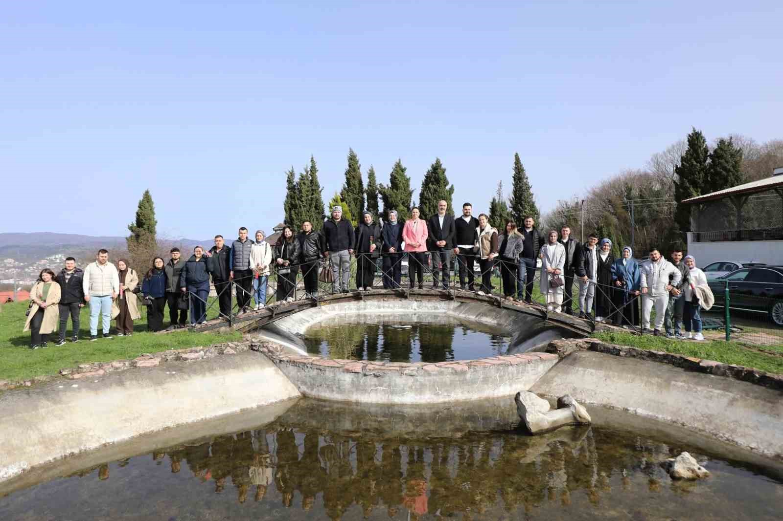 Vali Arslan yeni evlenecek çiftlerle bir araya geldi