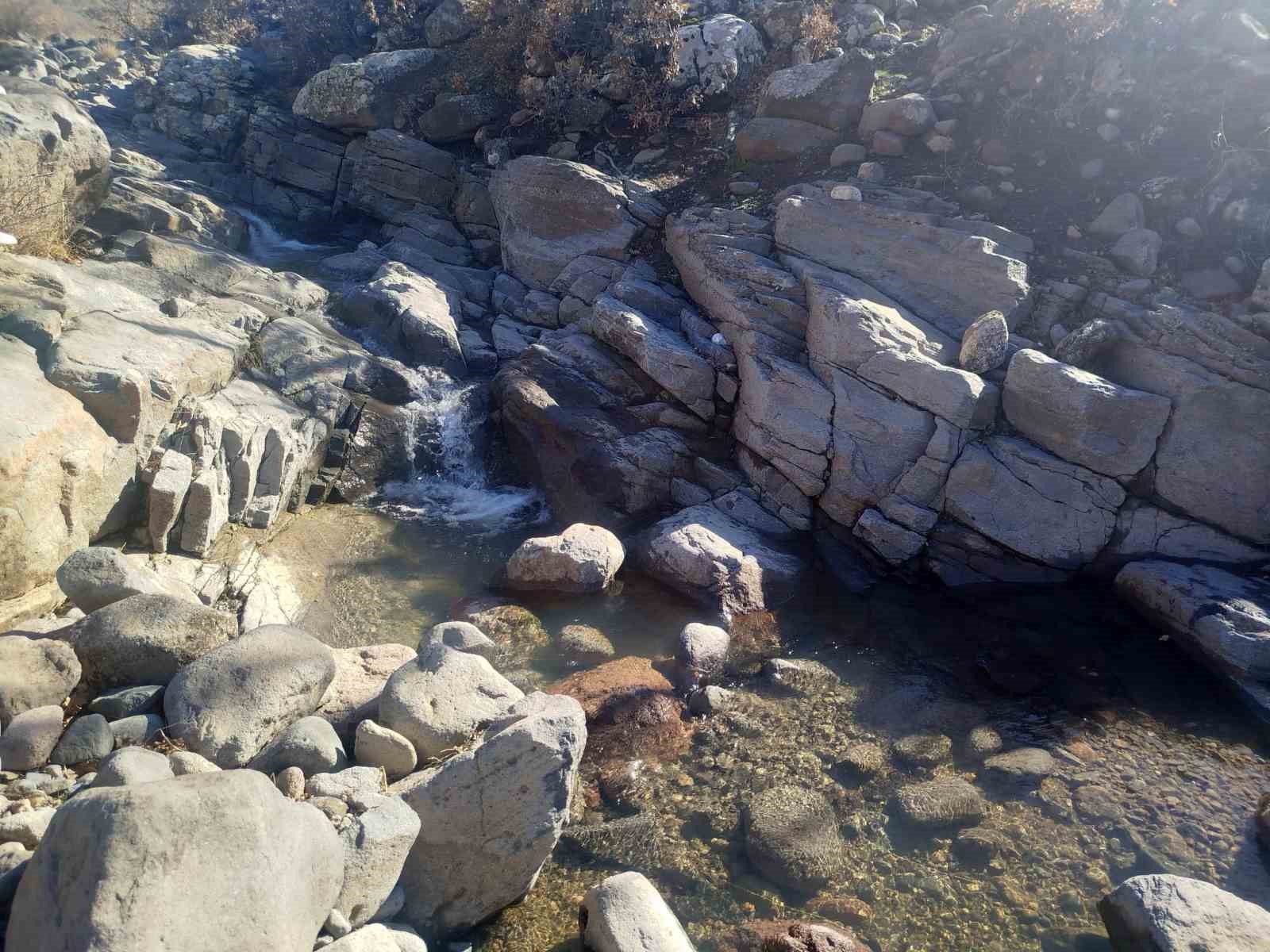 Karapınar&rsquo;da yıllardır kuru kalan dereler yeniden akmaya başladı
