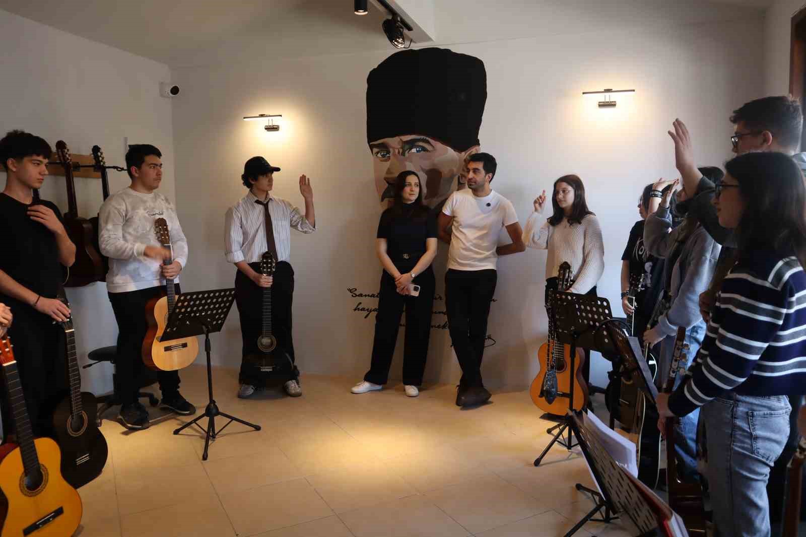 Tuzla&rsquo;da Mercan Sanat Merkezi a&ccedil;ıldı
