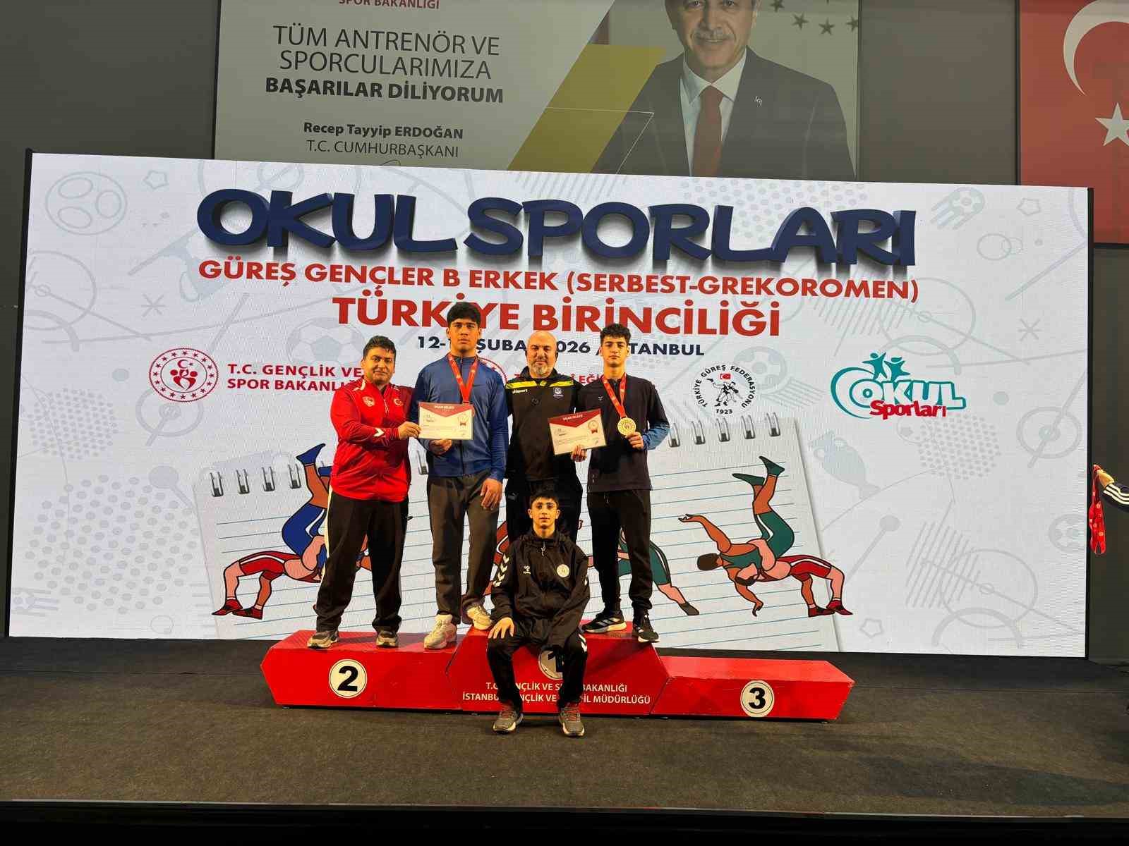 Manisalı güreşçilerden Türkiye Şampiyonası’nda 2 bronz madalya