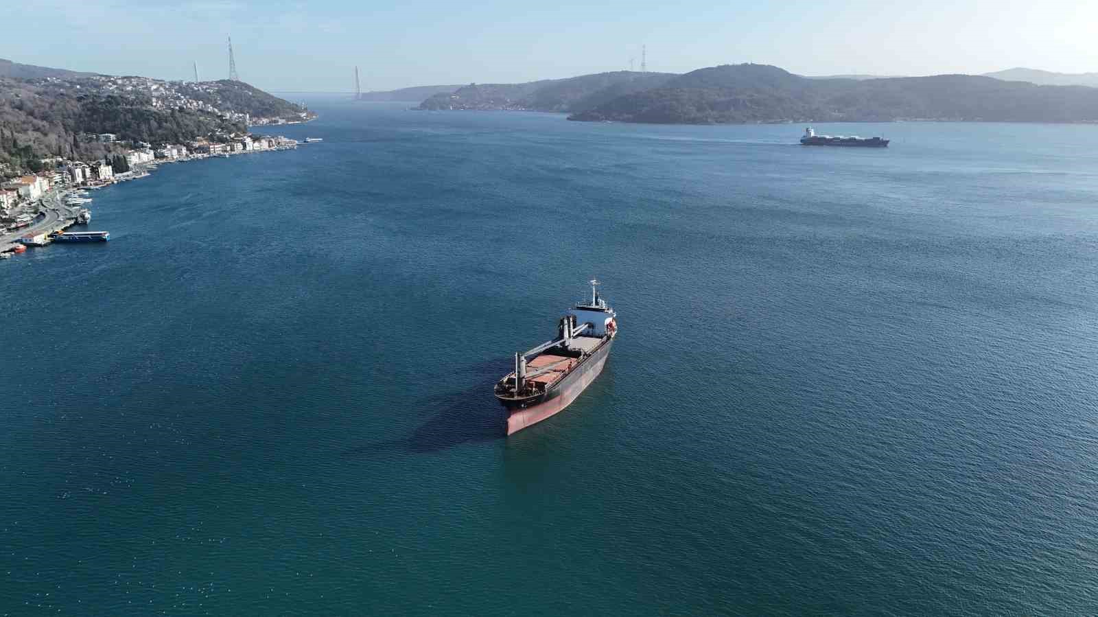 İstanbul Boğazı’nda sürüklenen gemi kurtarıldı
