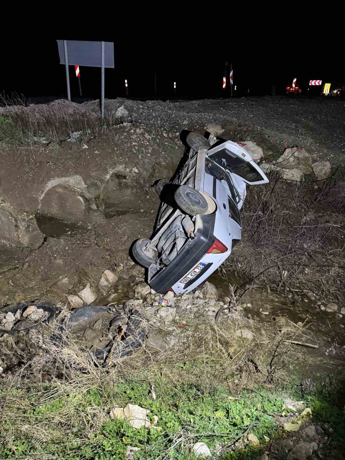Isparta’da otomobil şarampole yuvarlandı: 5 yaralı