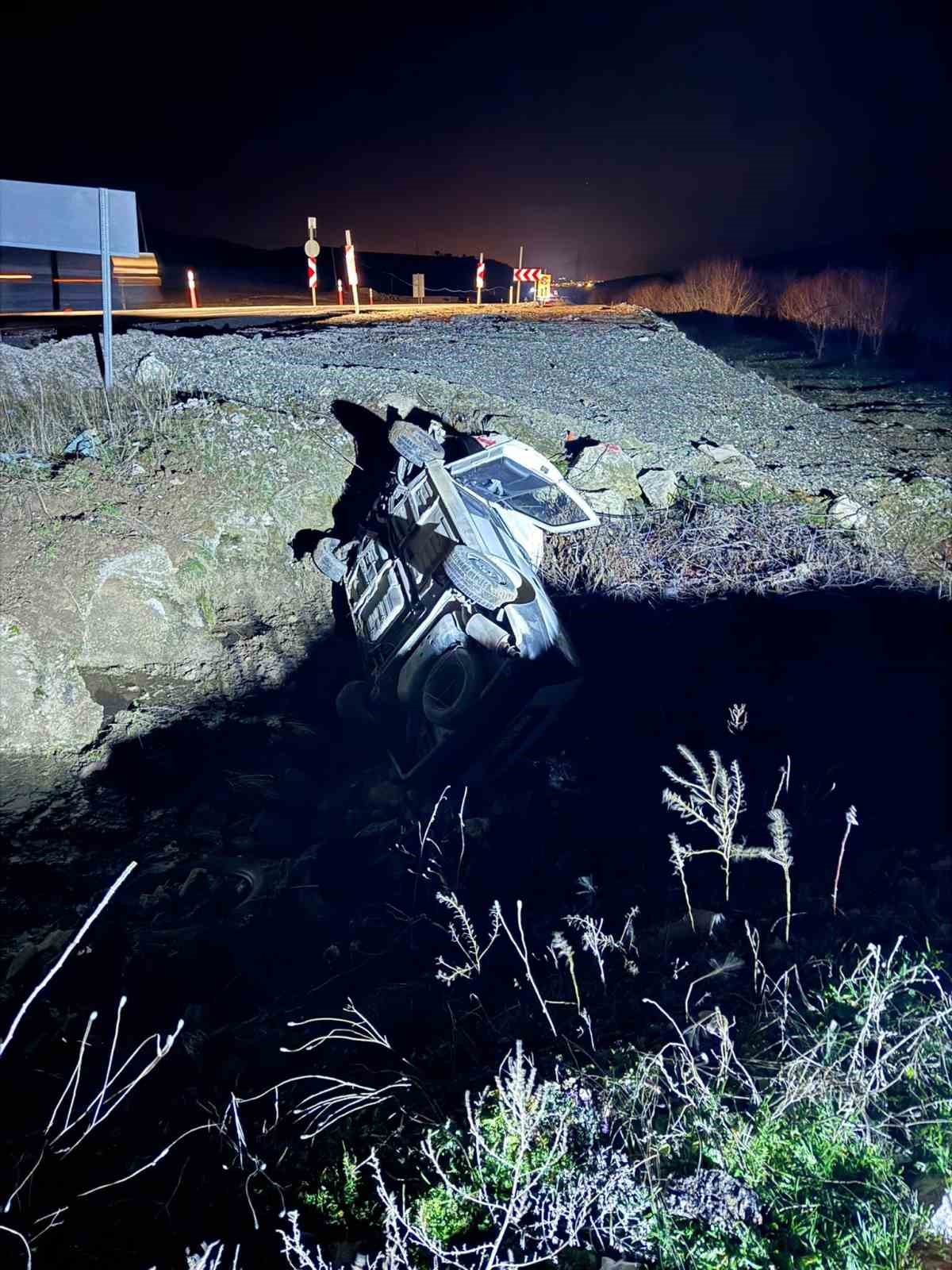 Isparta&rsquo;da otomobil şarampole yuvarlandı: 5 yaralı
