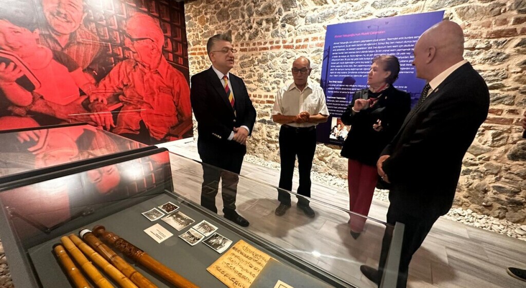 K&uuml;tahyalı ressam Ahmet Yakupoğlu&rsquo;nun "Bir Hezarfenin İzleri" sergisi
