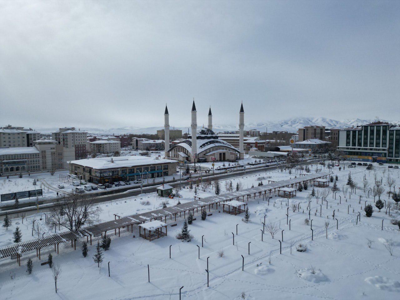 Ağrı’da kar sonrası kartpostallık görüntüler oluştu