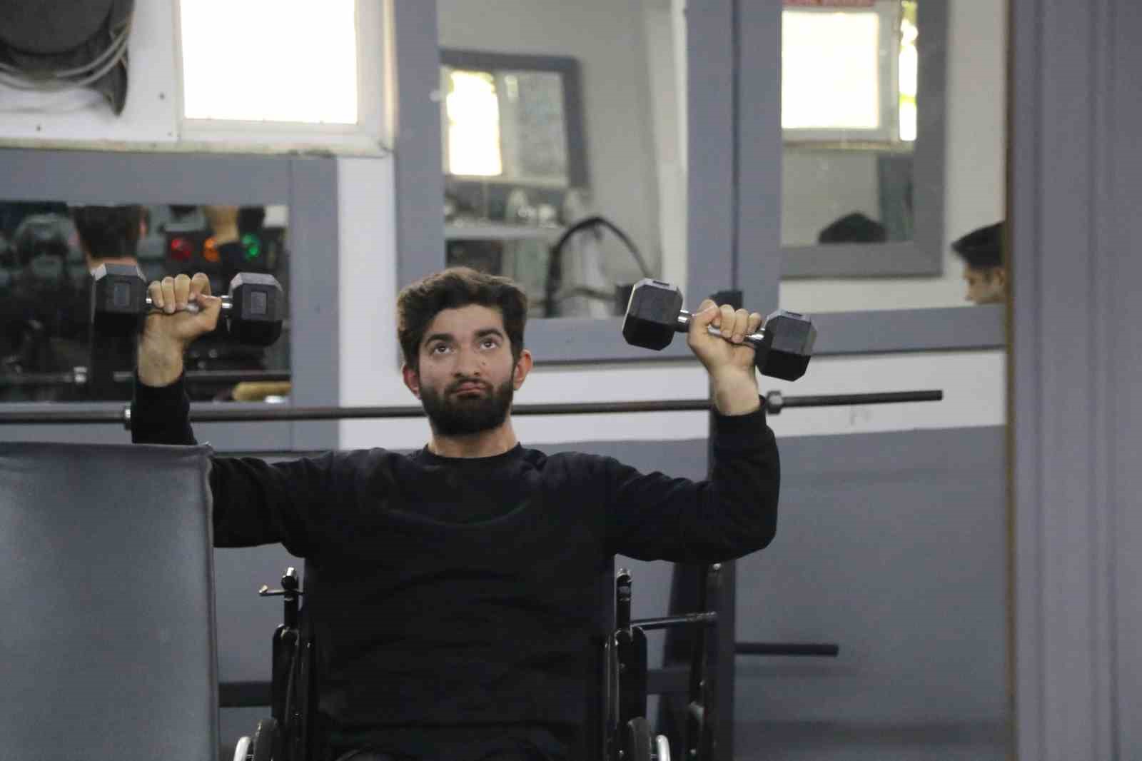 Serebral palsi hastası genç sporla hayata tutundu