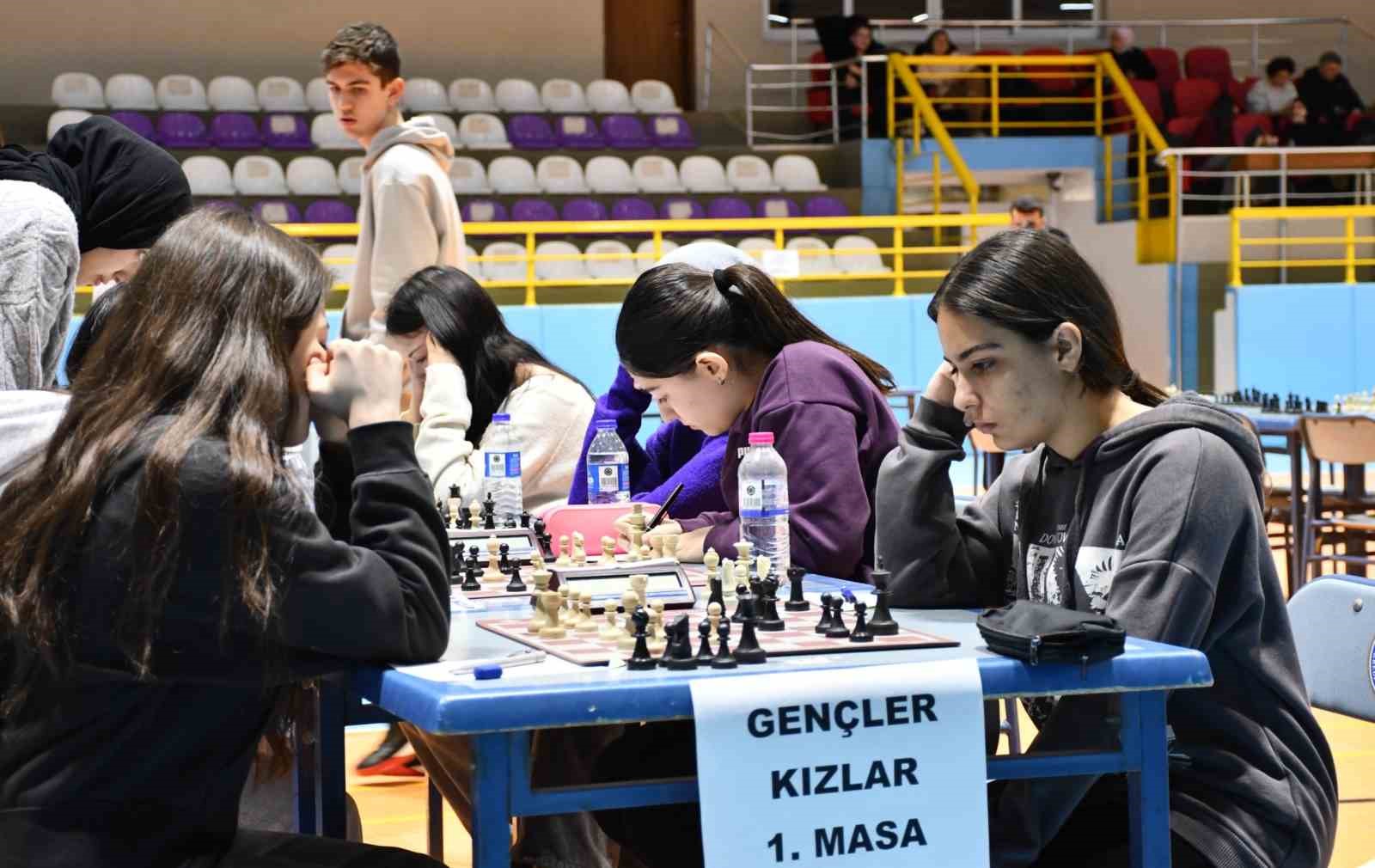 Gençler satranç müsabakaları sona erdi