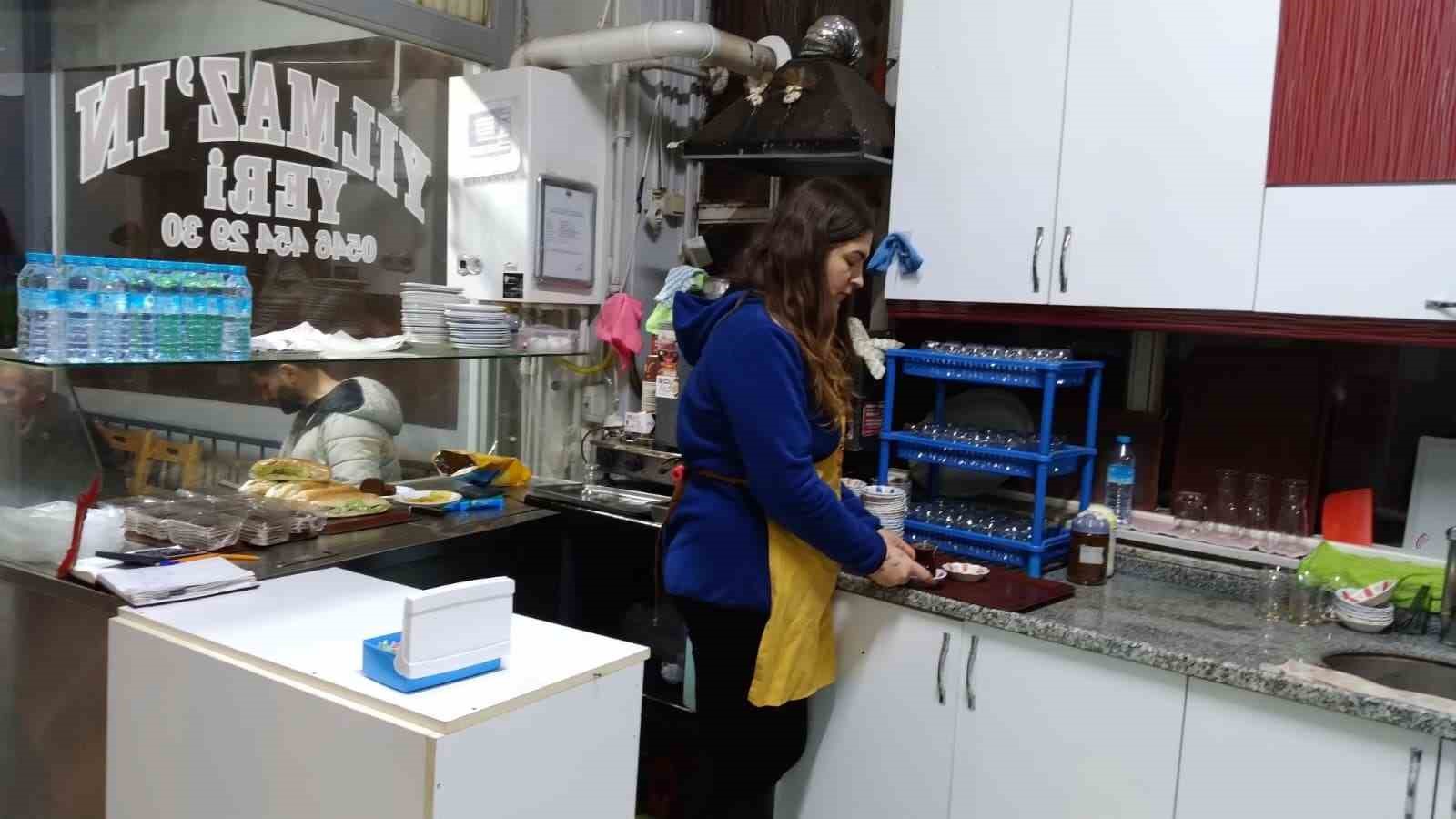 Bu kahvehaneye kadın eli değdi, m&uuml;şteriler memnun
