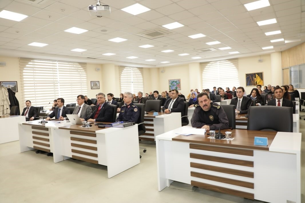 K&uuml;tahya&rsquo;da kadına y&ouml;nelik şiddet ve &ccedil;ocuk koruma &ccedil;alışmaları masaya yatırıldı
