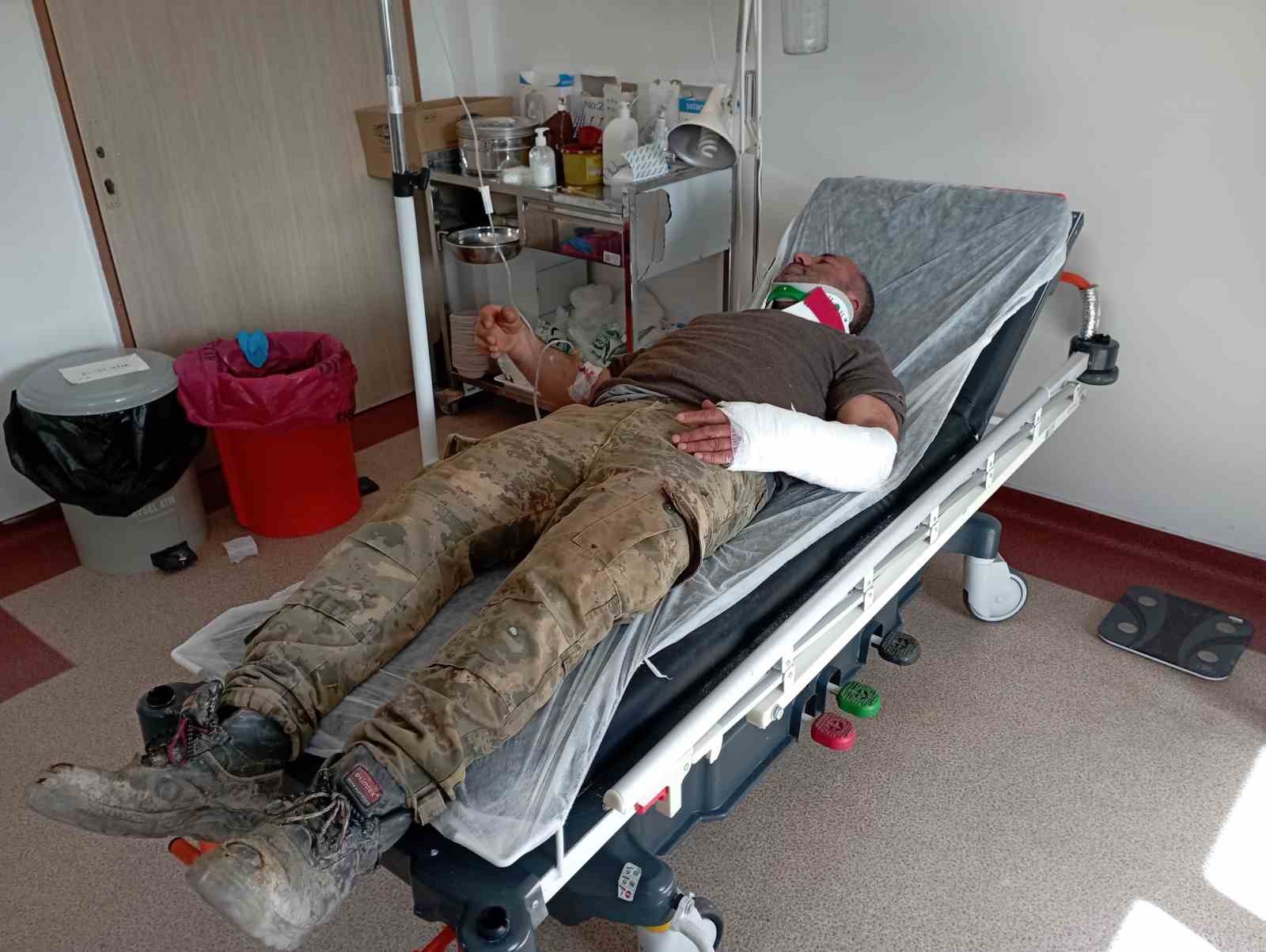 Tokat’ta otomobiliyle tarlaya düşen sürücü yaralandı