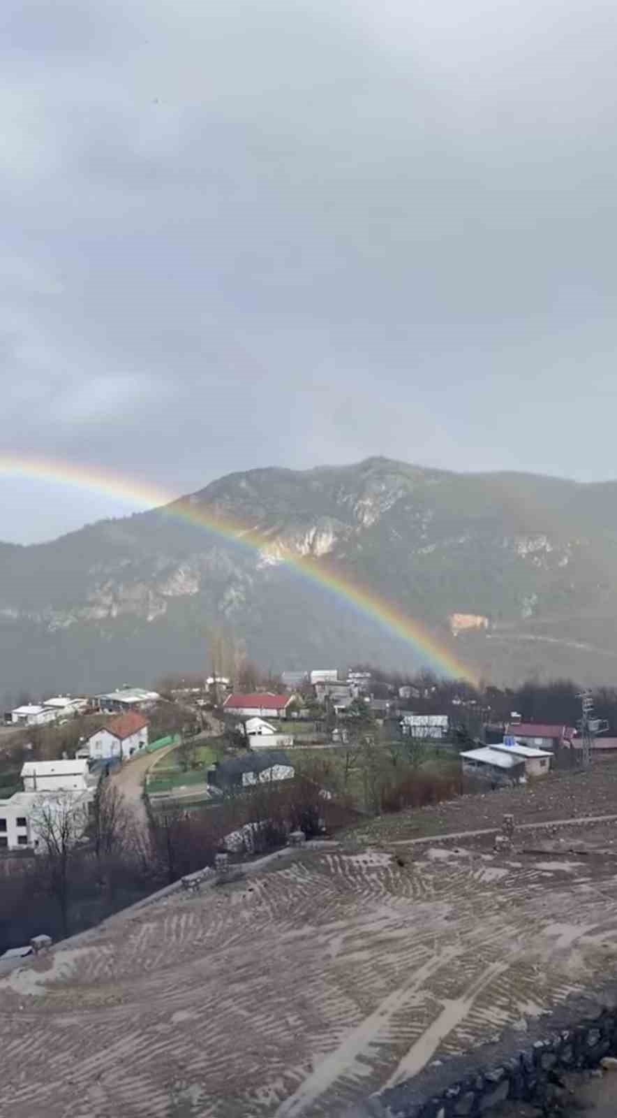 Bursa&rsquo;da yağmur sonrası g&ouml;kkuşağı g&ouml;rsel ş&ouml;leni
