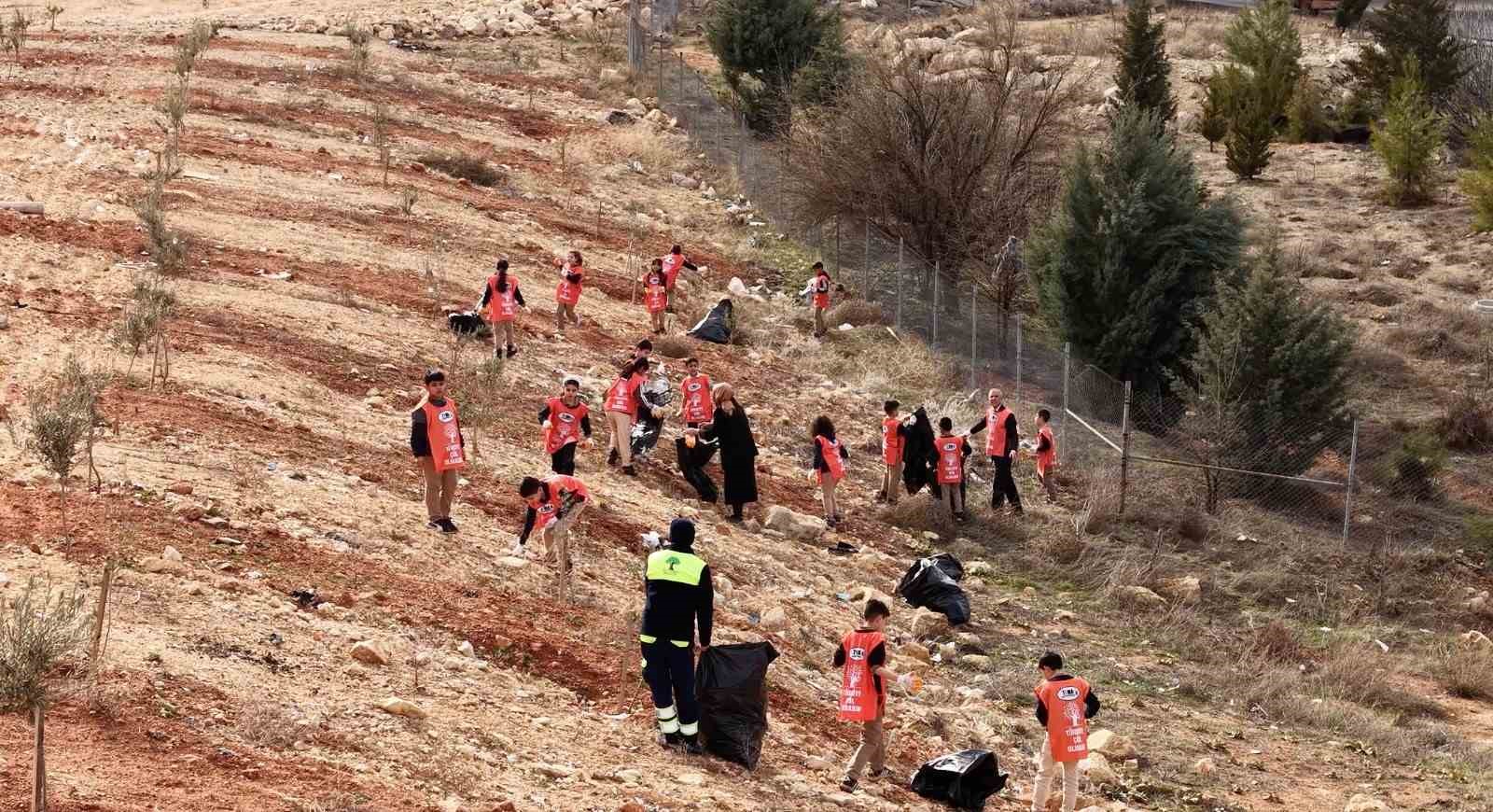 Şehitkamil’de minik ellerden doğaya büyük katkı
