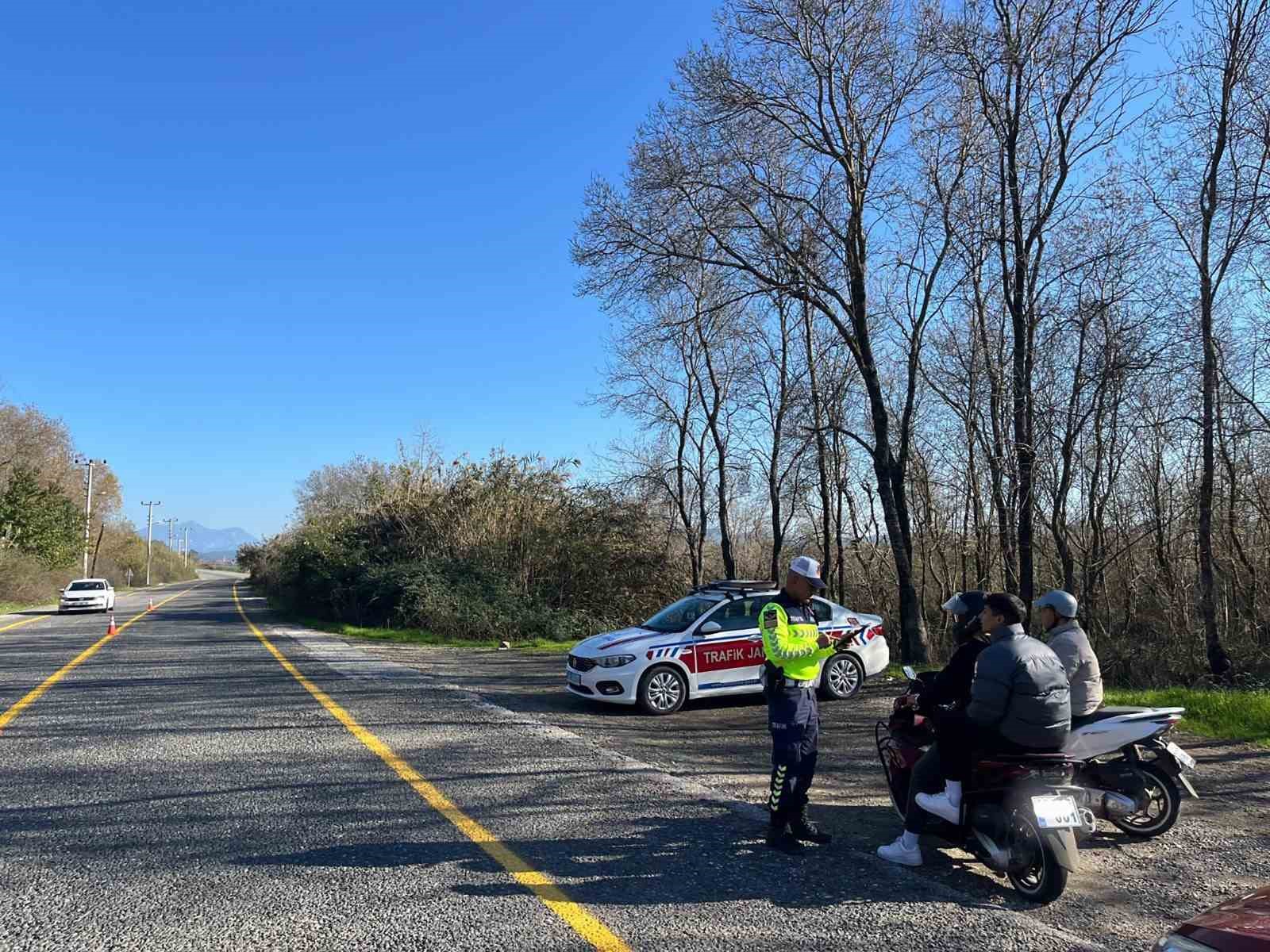 Jandarma denetimlerinde &ccedil;eşitli su&ccedil;lardan aranan 35 şahıs tutuklandı
