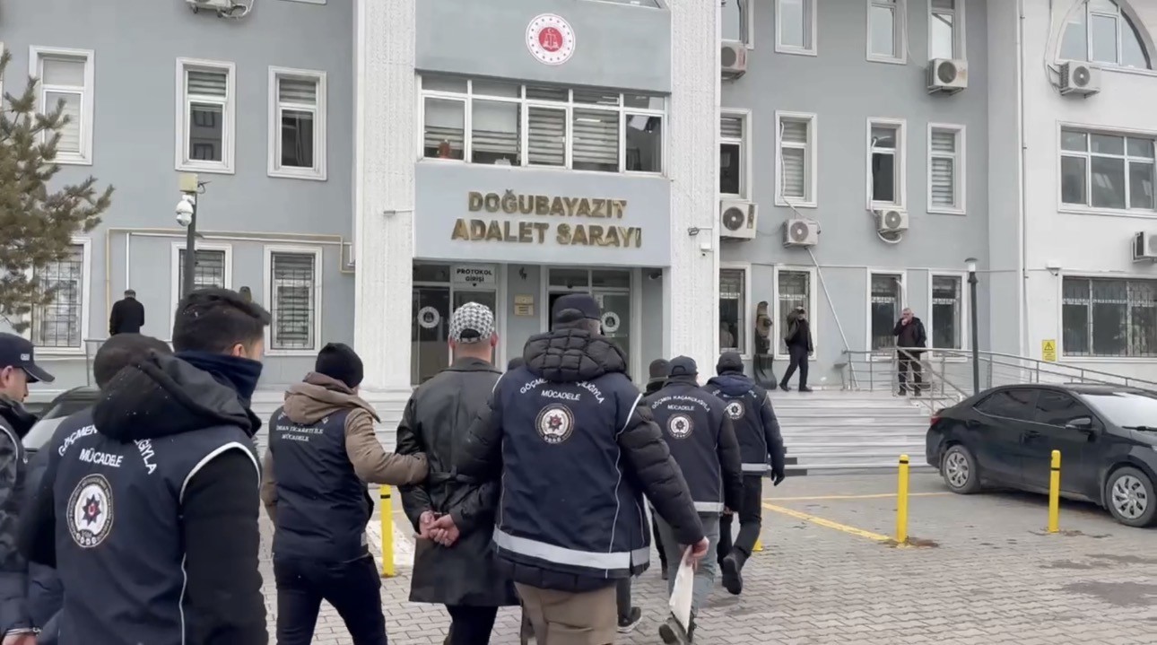 Ağrı’da göçmen kaçakçılığı operasyonu: 5 şüpheli yakalandı