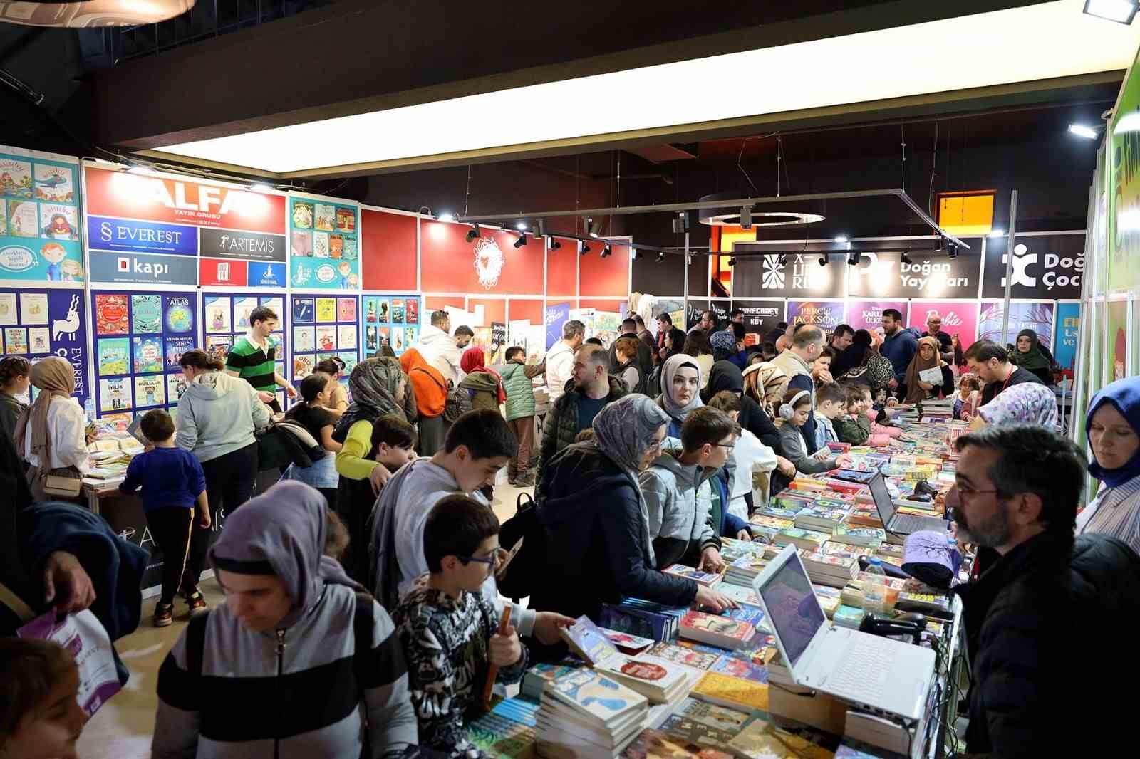 "Sakarya Çocuk Edebiyatı Fuarı" hafta sonu yoğun ilgi gördü