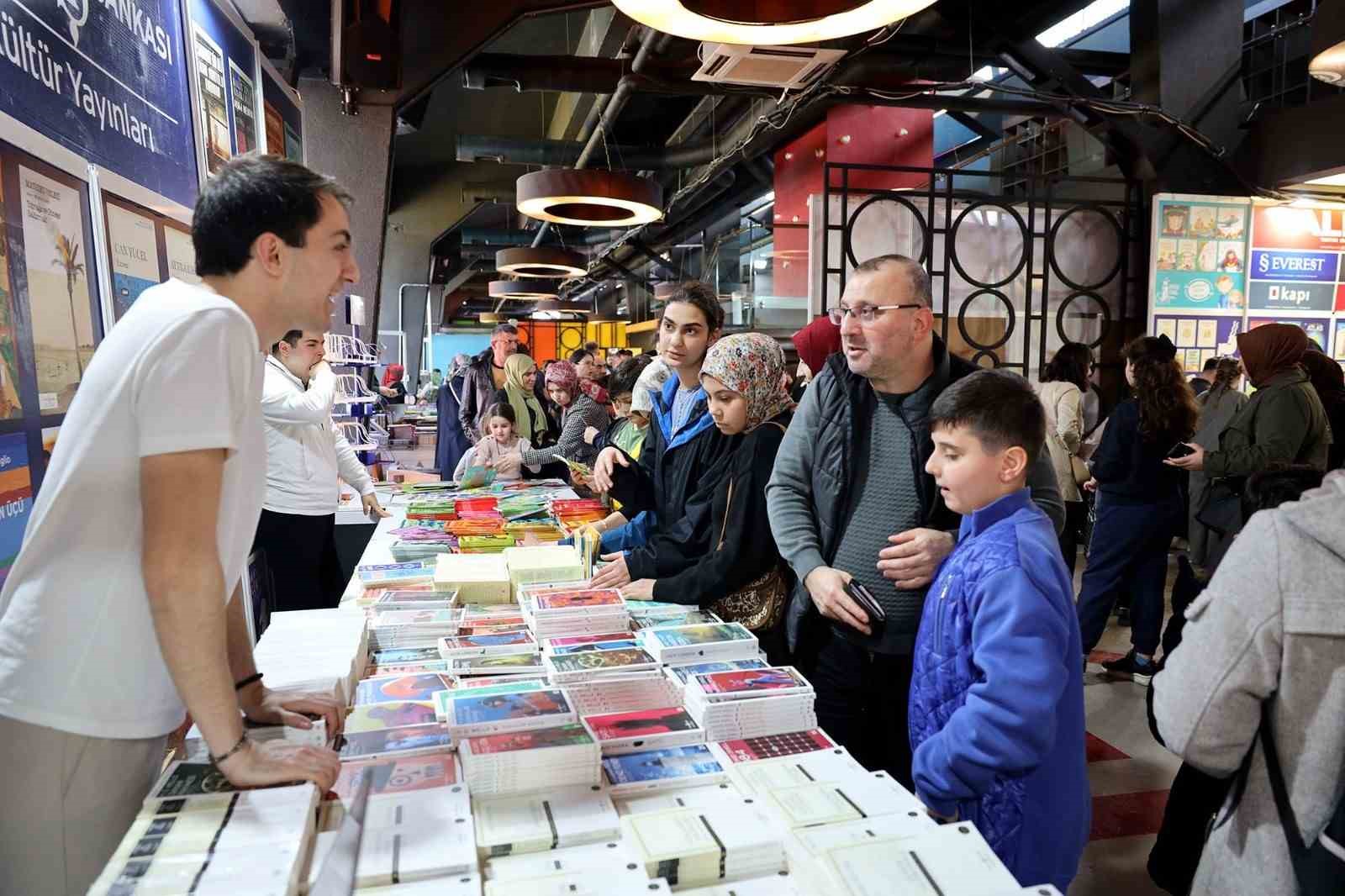 "Sakarya &Ccedil;ocuk Edebiyatı Fuarı" hafta sonu yoğun ilgi g&ouml;rd&uuml;
