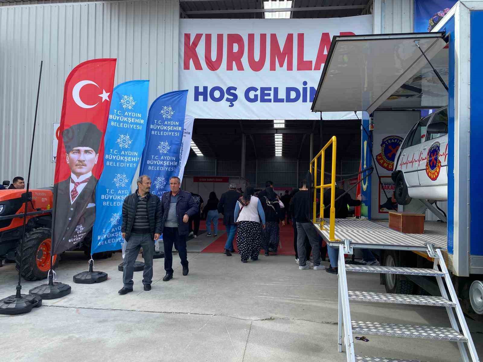 Tarım Fuarı&rsquo;nda b&uuml;y&uuml;kşehrin standına vatandaşlardan yoğun ilgi
