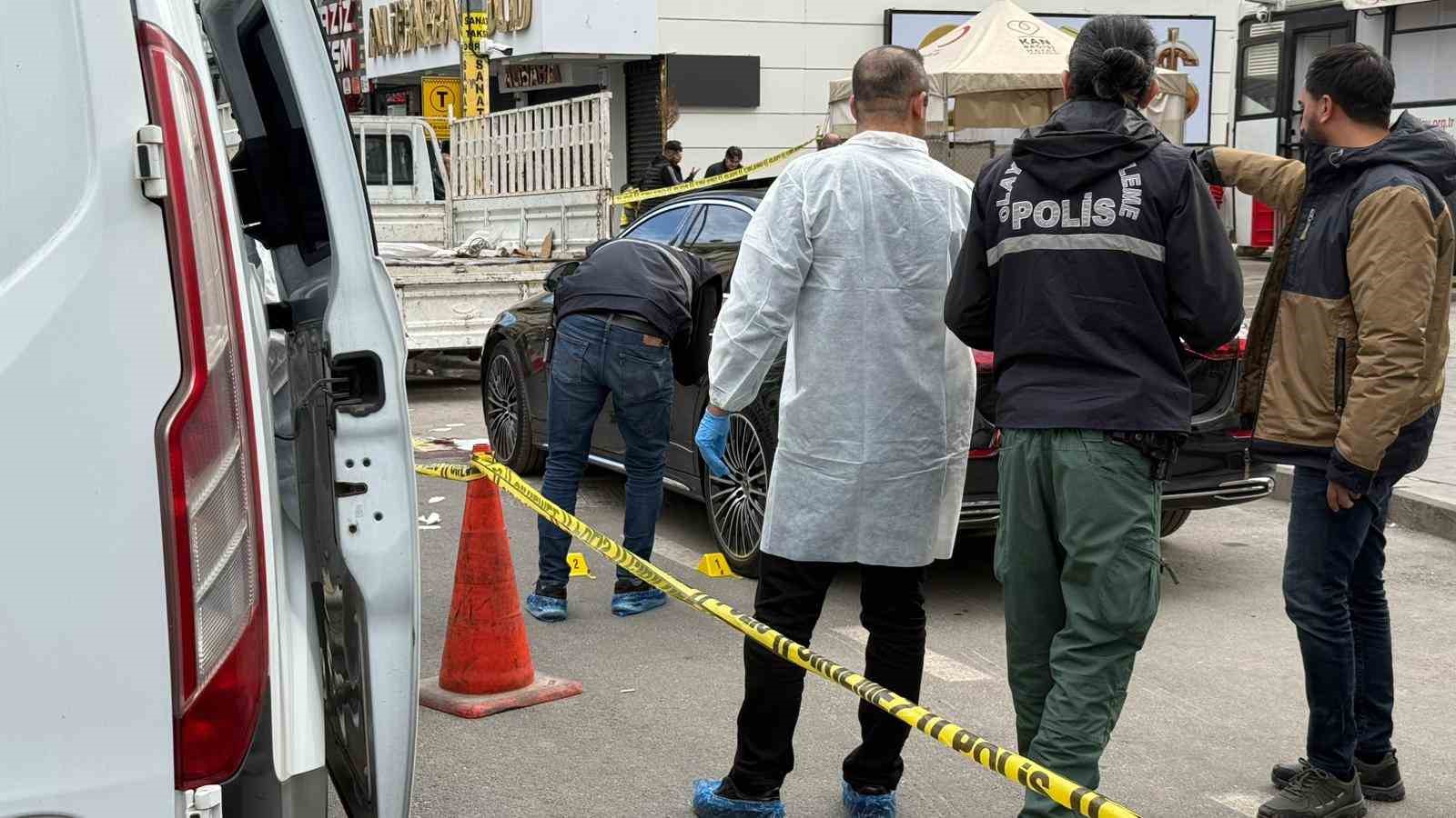 Diyarbakır’da müteahhit ile emlakçı arasında ’tadilat’ kavgası: 4 yaralı
