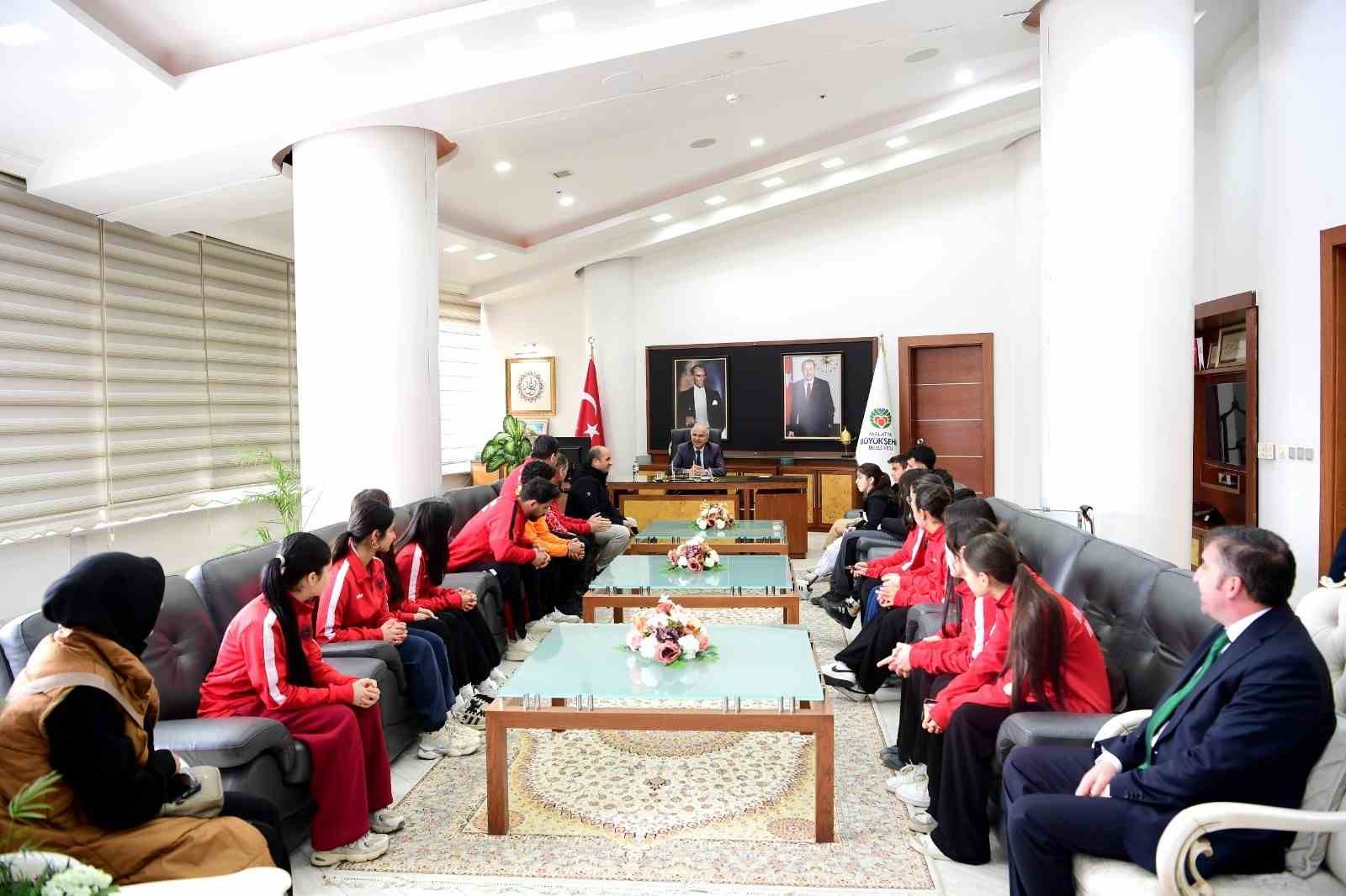 Başkan Er: "Malatya&rsquo;nın her yerinde spor tesisi olacak"
