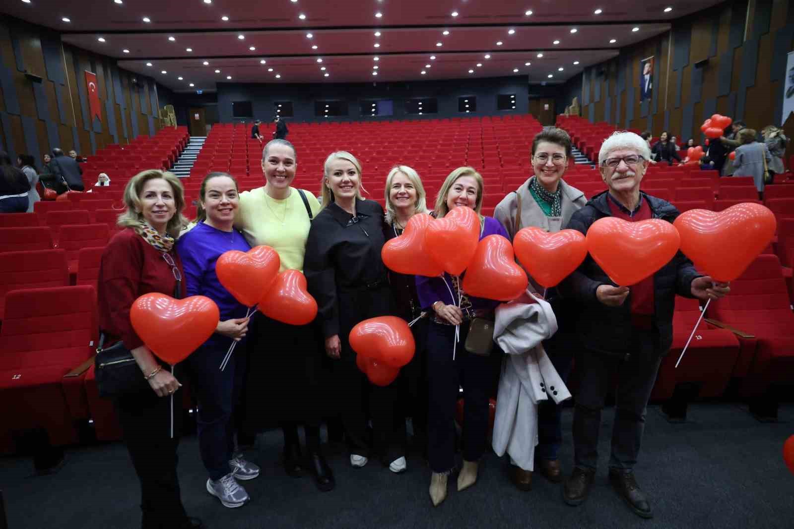 Merkezefendi&rsquo;de Sevgililer G&uuml;n&uuml;&rsquo;ne &ouml;zel "Aşka Dair" konseri b&uuml;y&uuml;k beğeni topladı
