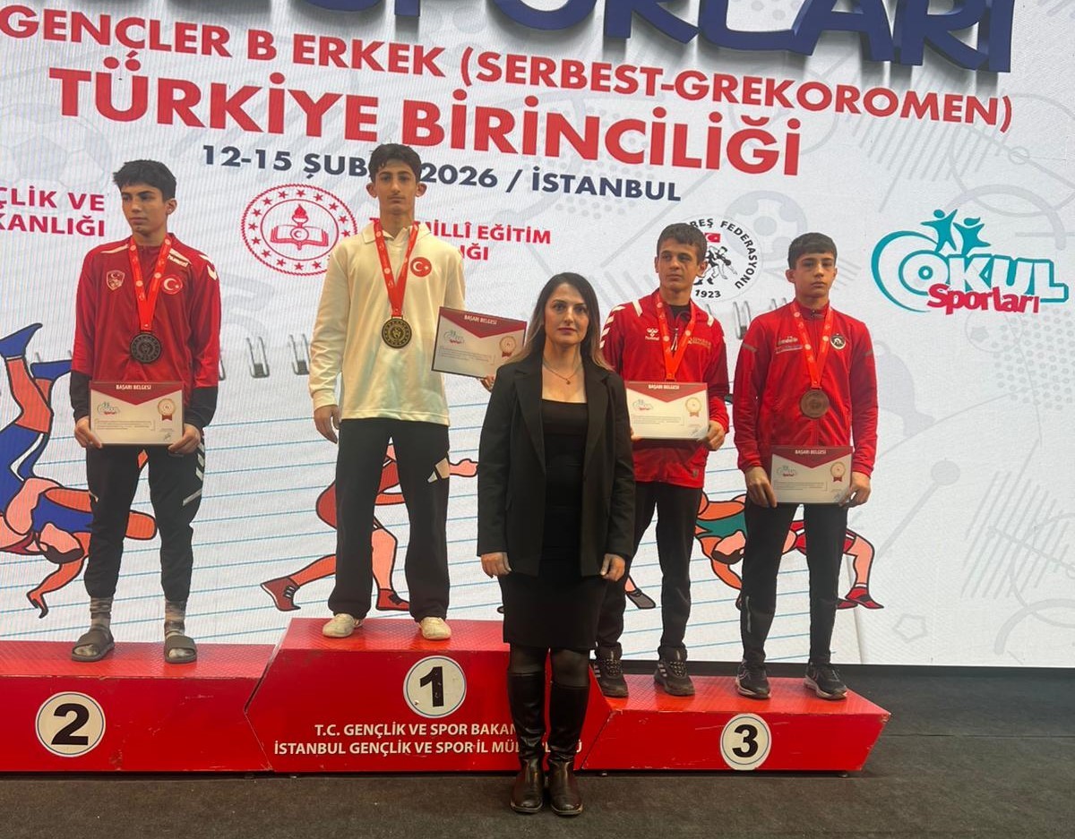 T&uuml;rkiye şampiyonasında k&uuml;rs&uuml;ye &ccedil;ıktı
