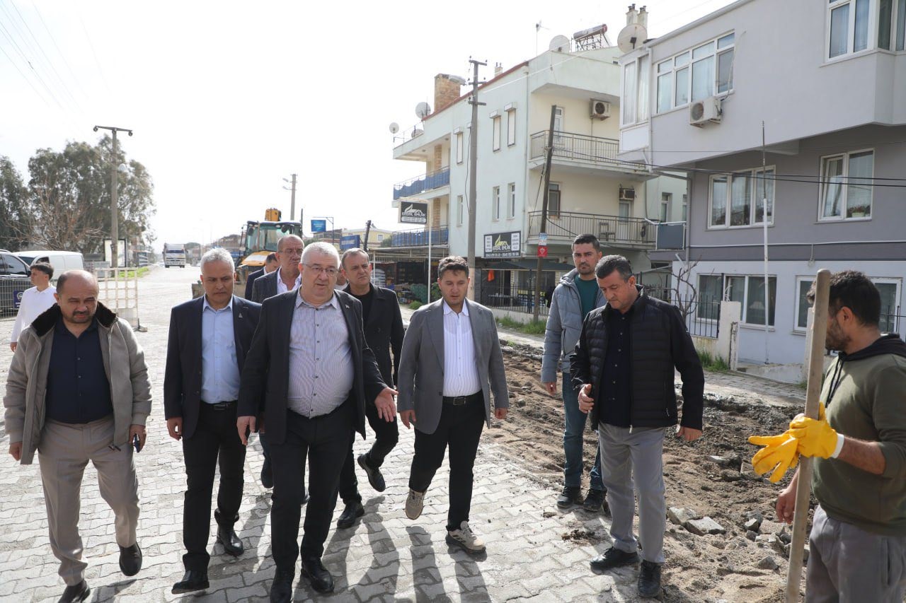 Edremit Belediyesi&rsquo;nden İkiz&ccedil;ay Mahallesi&rsquo;nde yoğun yol mesaisi
