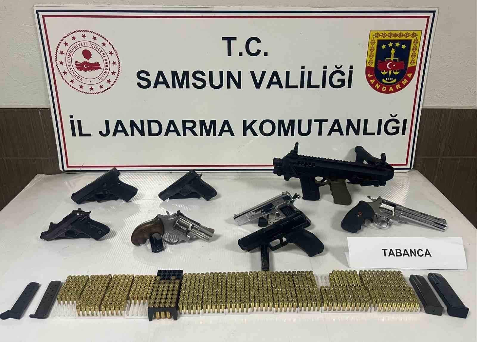 Samsun’da cephanelik gibi ev: 8 tabanca ve 800 mermi ele geçirildi