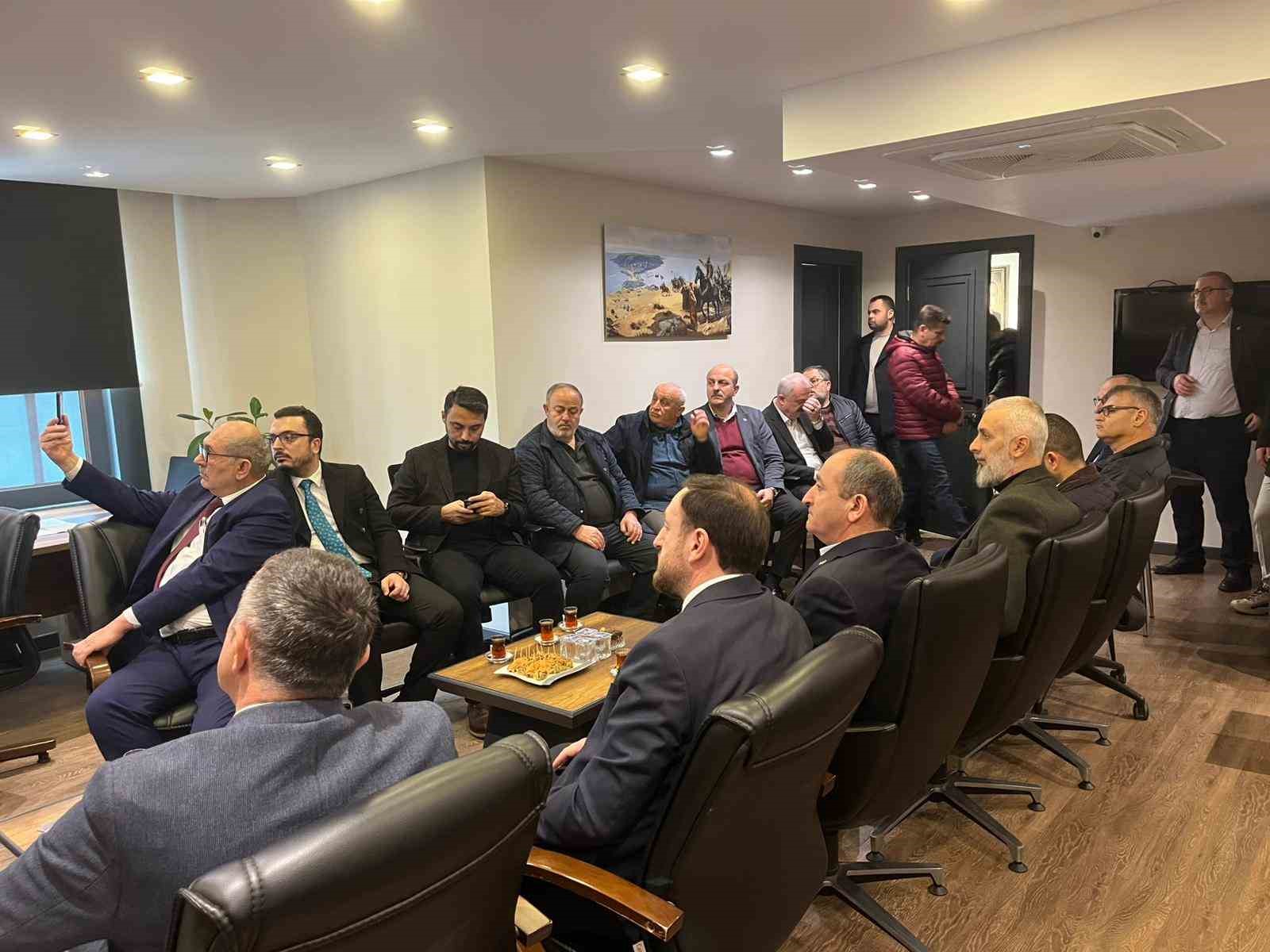 Metin K&uuml;l&uuml;nk Sinop&rsquo;ta partililerle bir araya geldi
