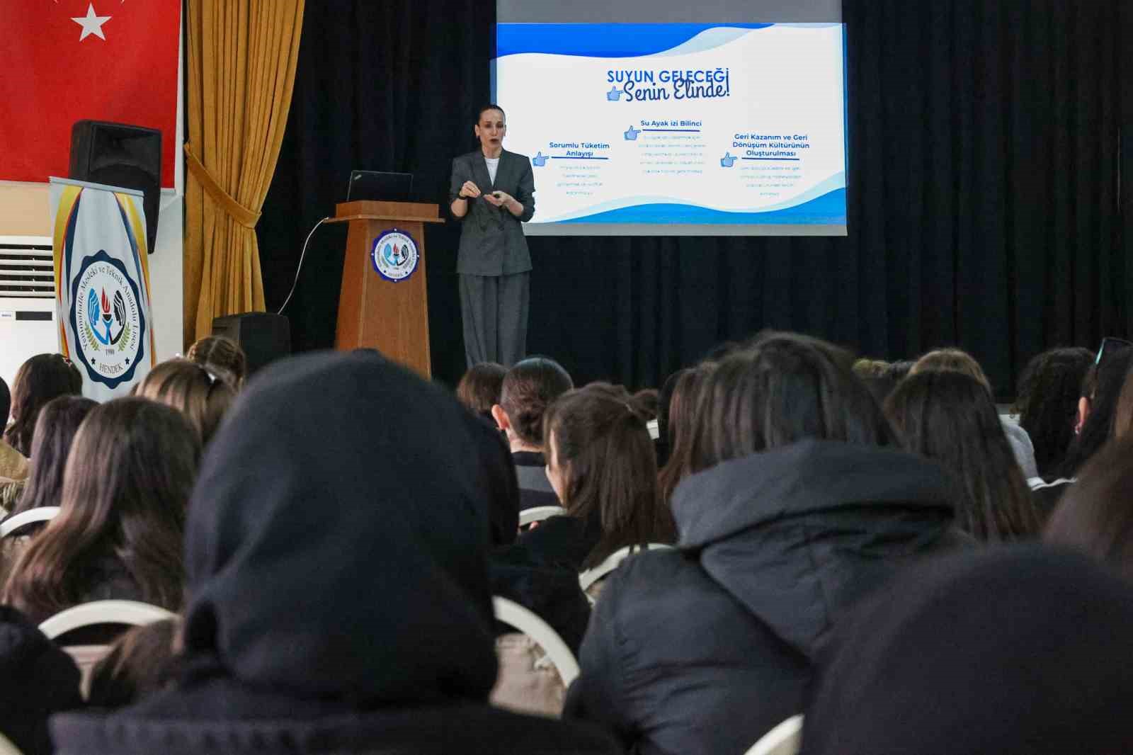 Liseli &ouml;ğrencilere "Bilin&ccedil;li su t&uuml;ketimi" eğitimi verildi
