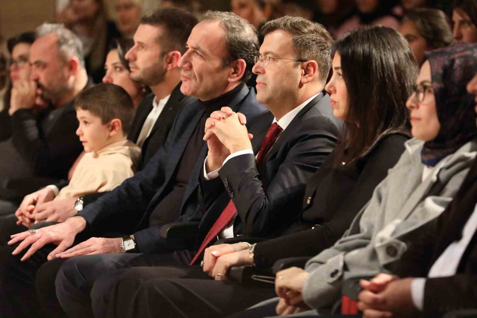 Niğde&rsquo;de &ccedil;ocuklardan anlamlı tiyatro g&ouml;sterisi
