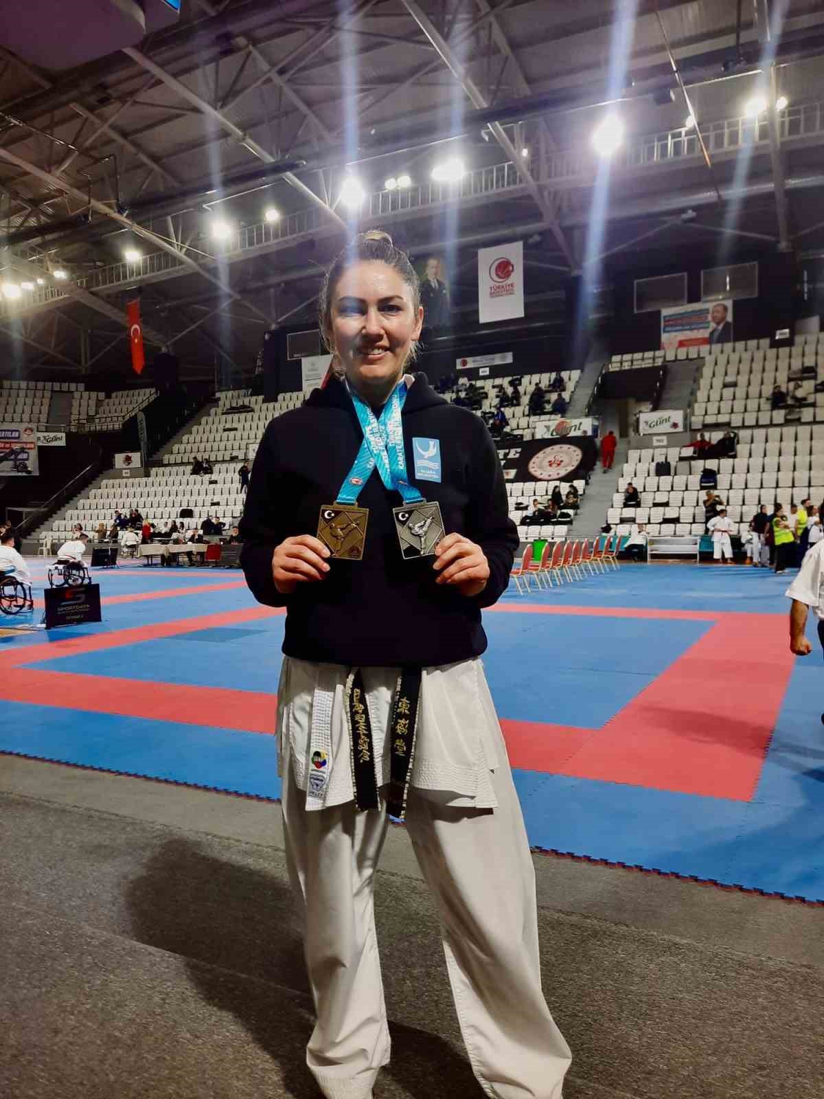 Aliağa Belediyesi Karate Antren&ouml;r&uuml; Nezahat Ayhan T&uuml;rkiye şampiyonu oldu
