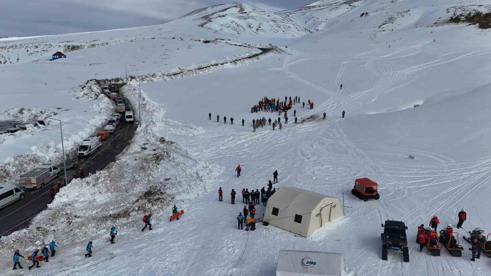 Erciyes&rsquo;te ger&ccedil;eği aratmayan &ccedil;ığ tatbikatı
