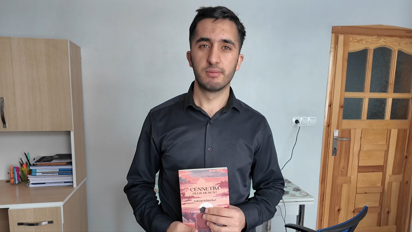 Erciş’te engelli genç kitap yazarak hayata tutundu