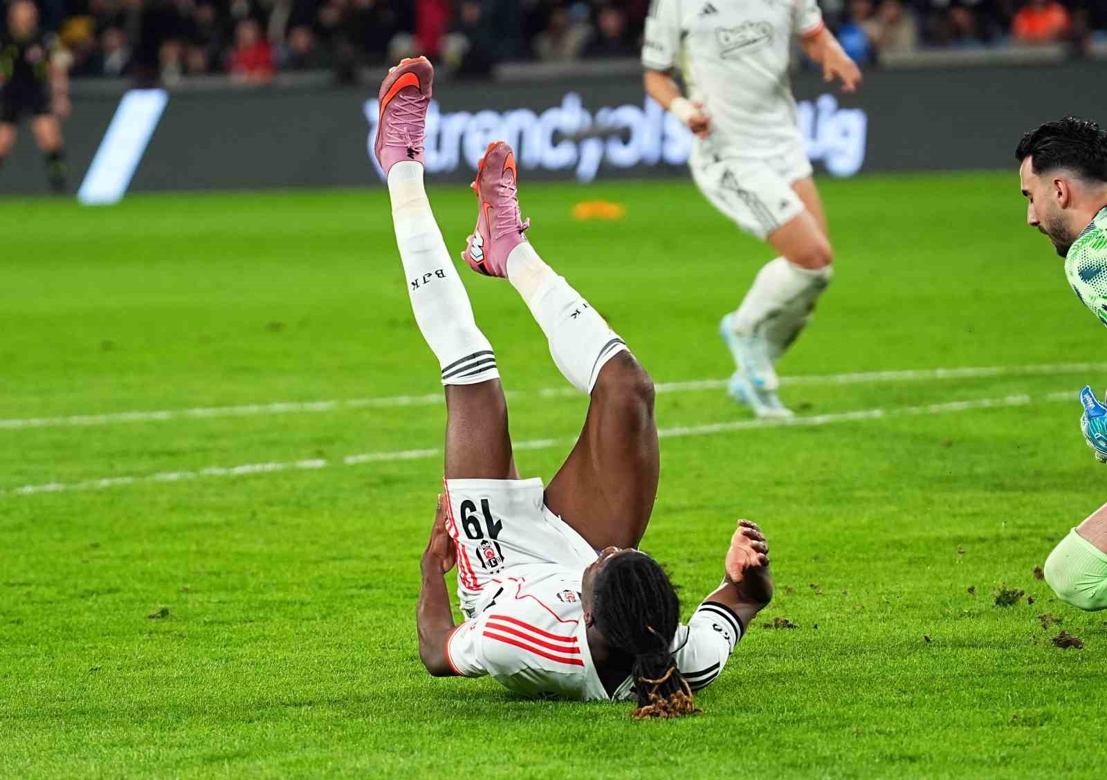 Beşiktaş’tan El Bilal Toure’nin sağlık durumu hakkında açıklama