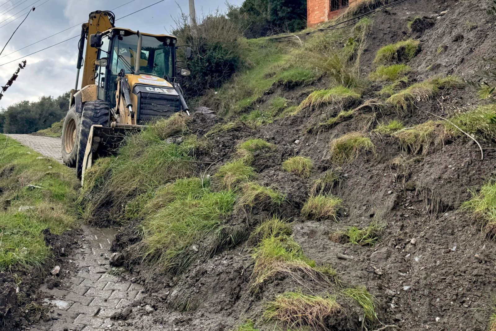 Efeler’de kapanan yollar açılıyor