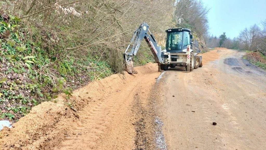 Sarıkaya k&ouml;y&uuml;nde altyapı &ccedil;alışmaları s&uuml;r&uuml;yor
