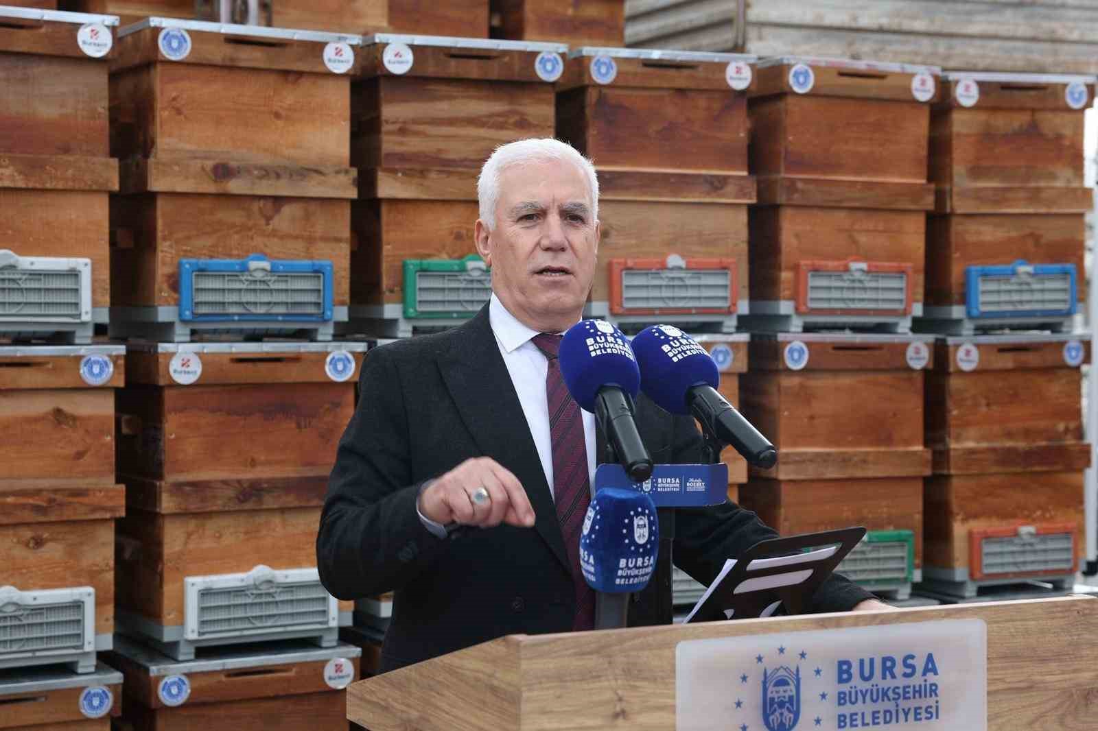 Büyükşehir’den arıcılara kovan desteği