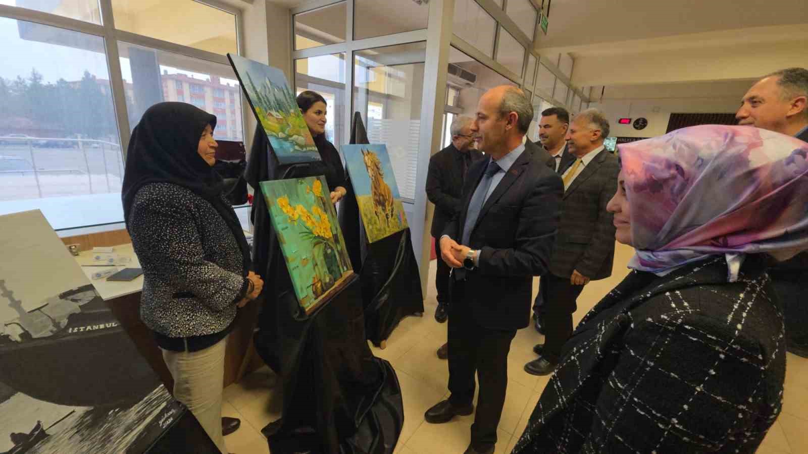 Kütahya’da resim sergisine yoğun ilgi